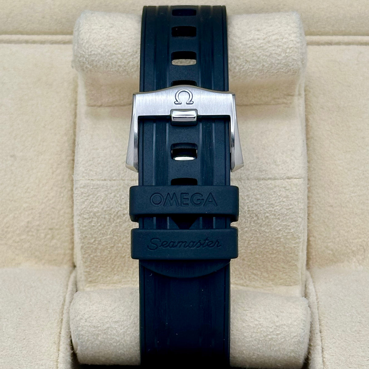 Seamaster 300 White Ceramic Ref 210.32.42.20.04.001 2024