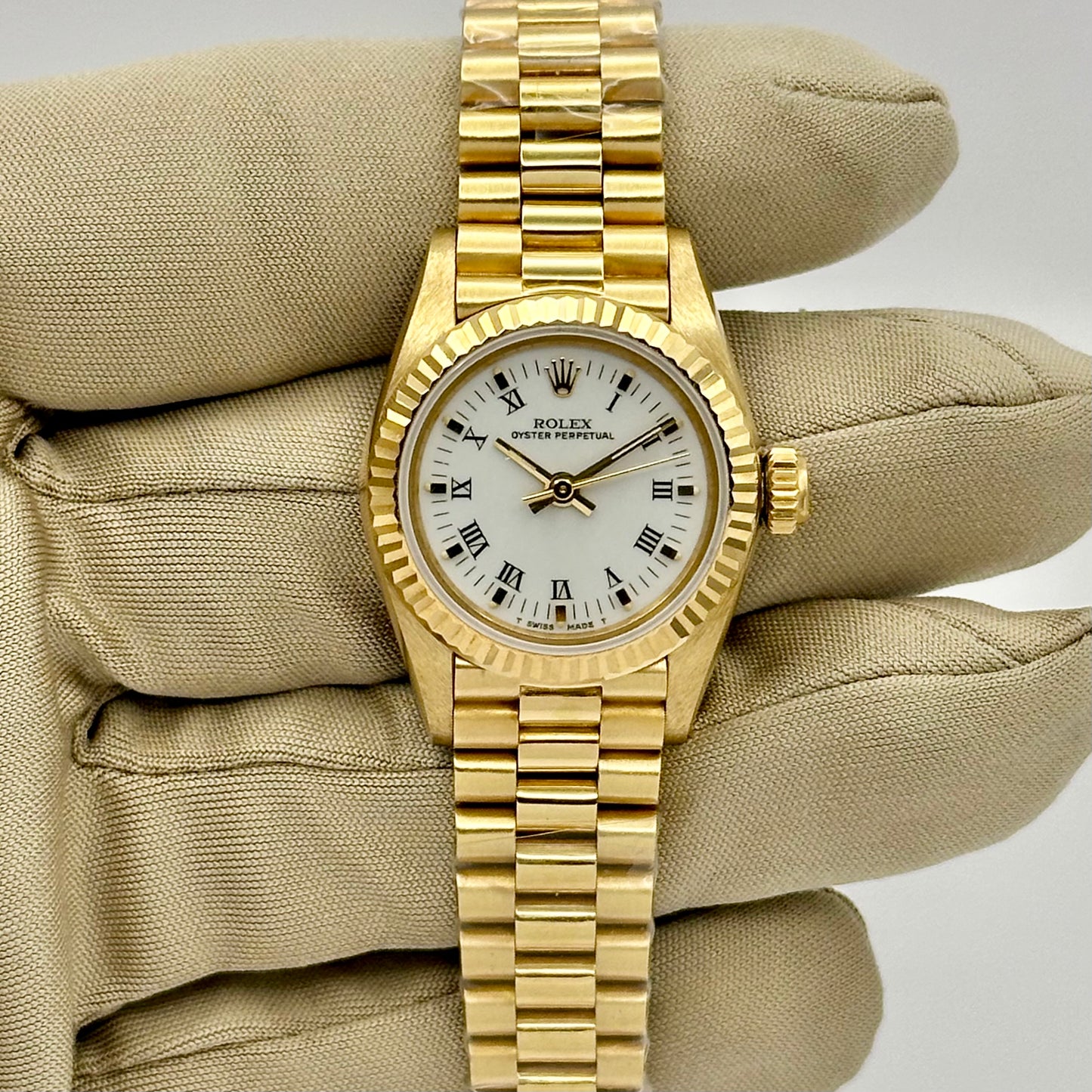 Oyster Perpetual 26 White Buckley 18K Yellow Gold Presidential Ref 67198 1985