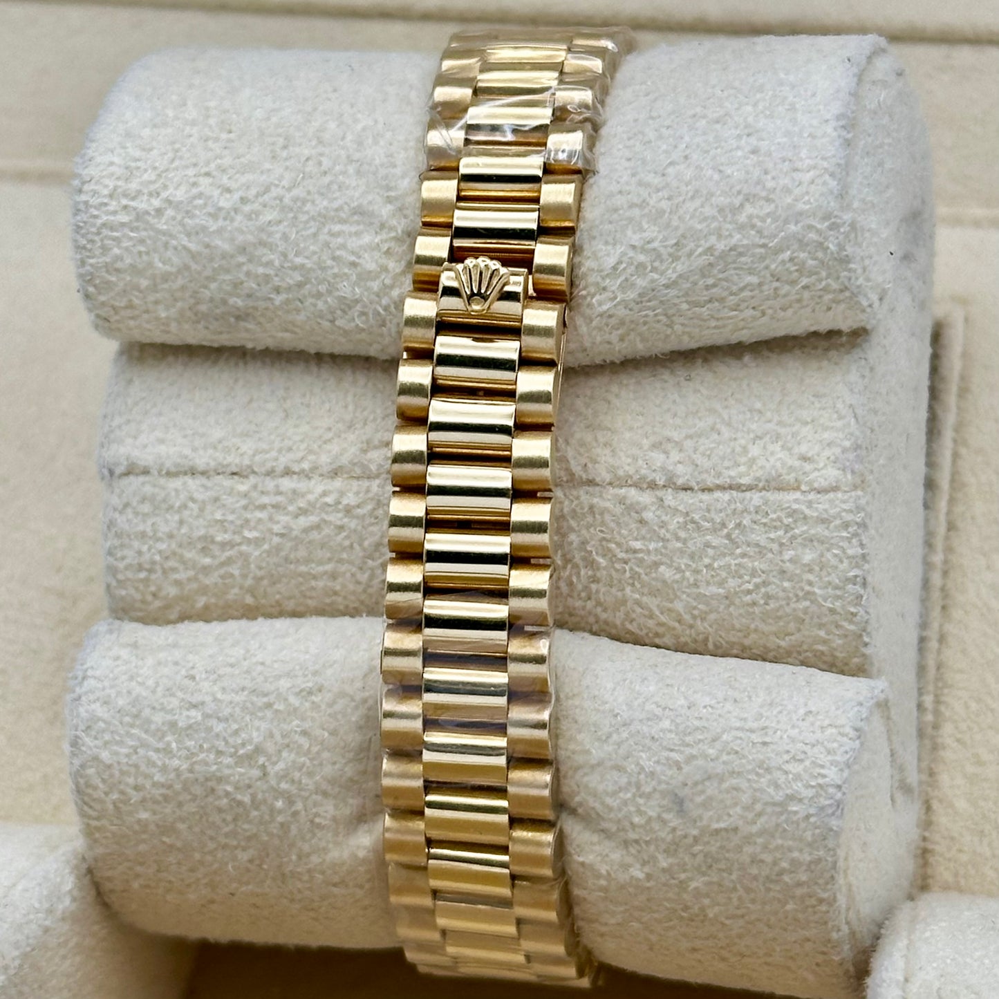 Oyster Perpetual 26 White Buckley 18K Yellow Gold Presidential Ref 67198 1985