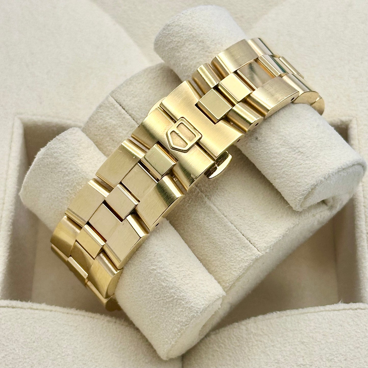 18K Yellow Gold Exclusive Silver Guilloche Ref WN5140 2000