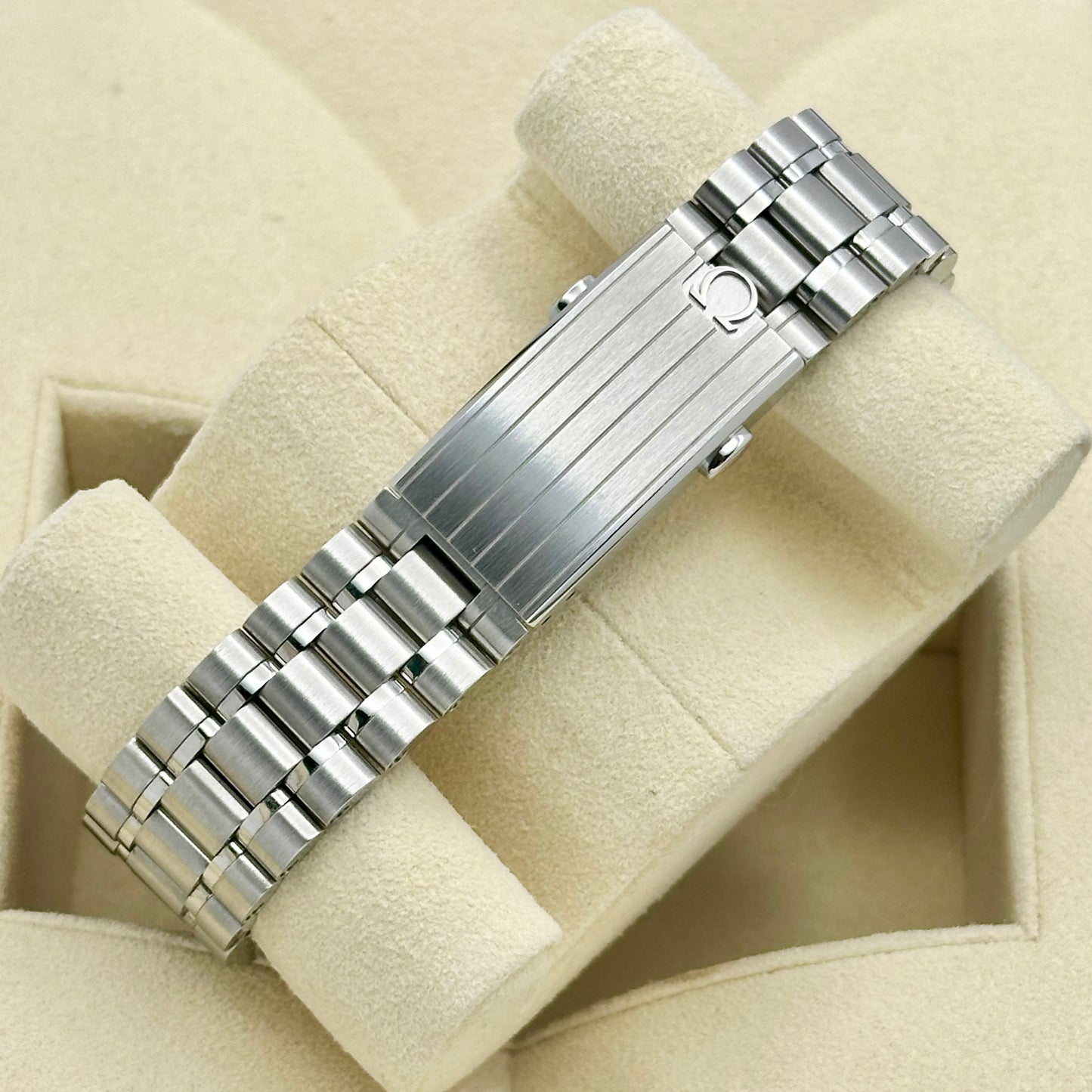 Speedmaster Anniversary Series Silver Snoopy Ref
310.32.42.50.02.001 2022