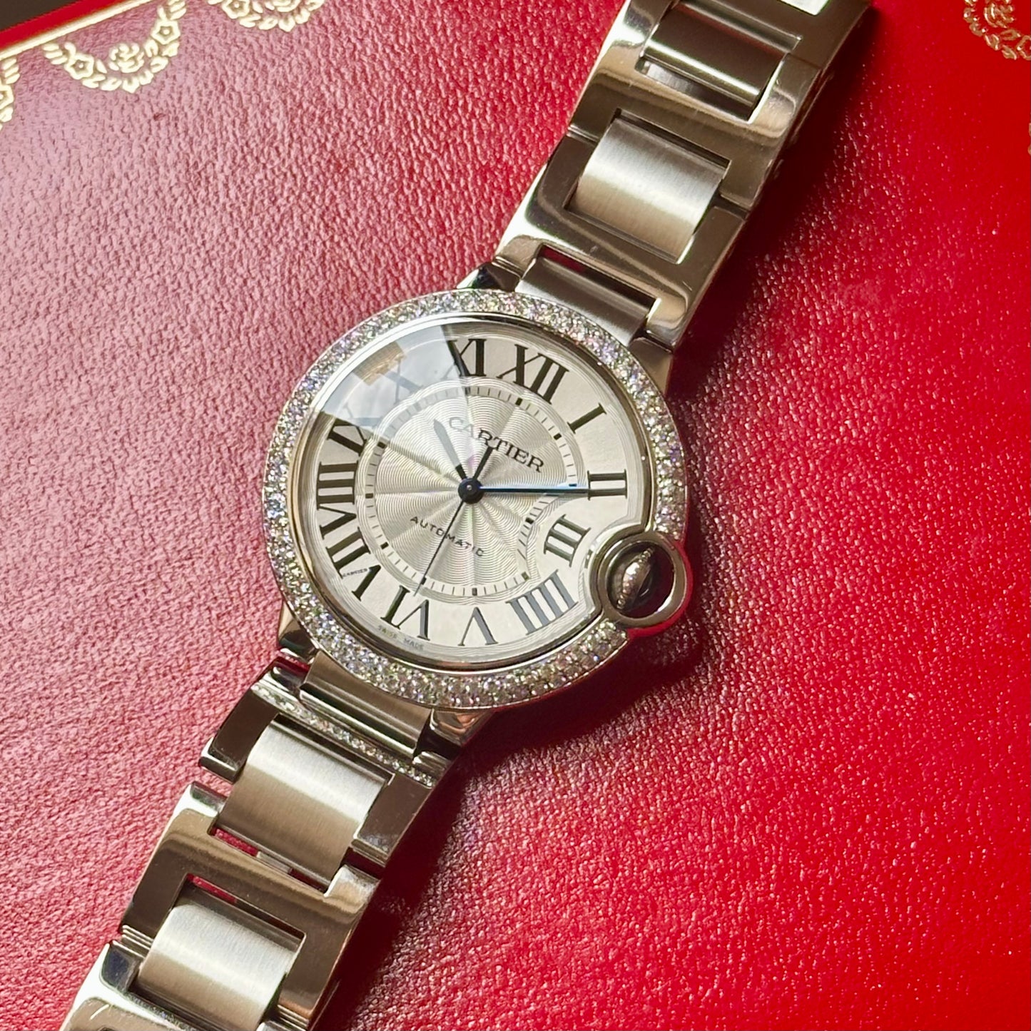 Ballon Bleu Guilloche Diamond Bezel Ref W692004 2010