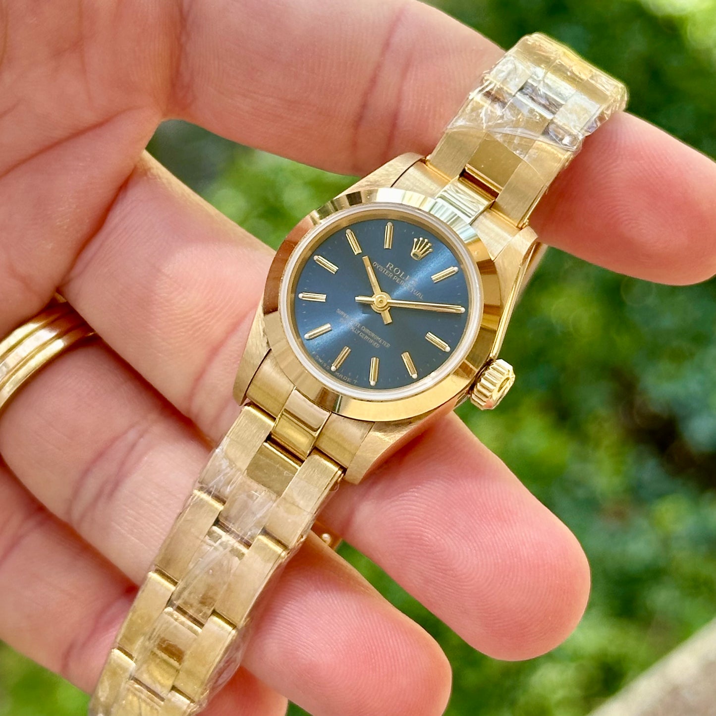 Oyster Perpetual 26 Sunburst Blue 18K Yellow Gold Ref 67188 1995