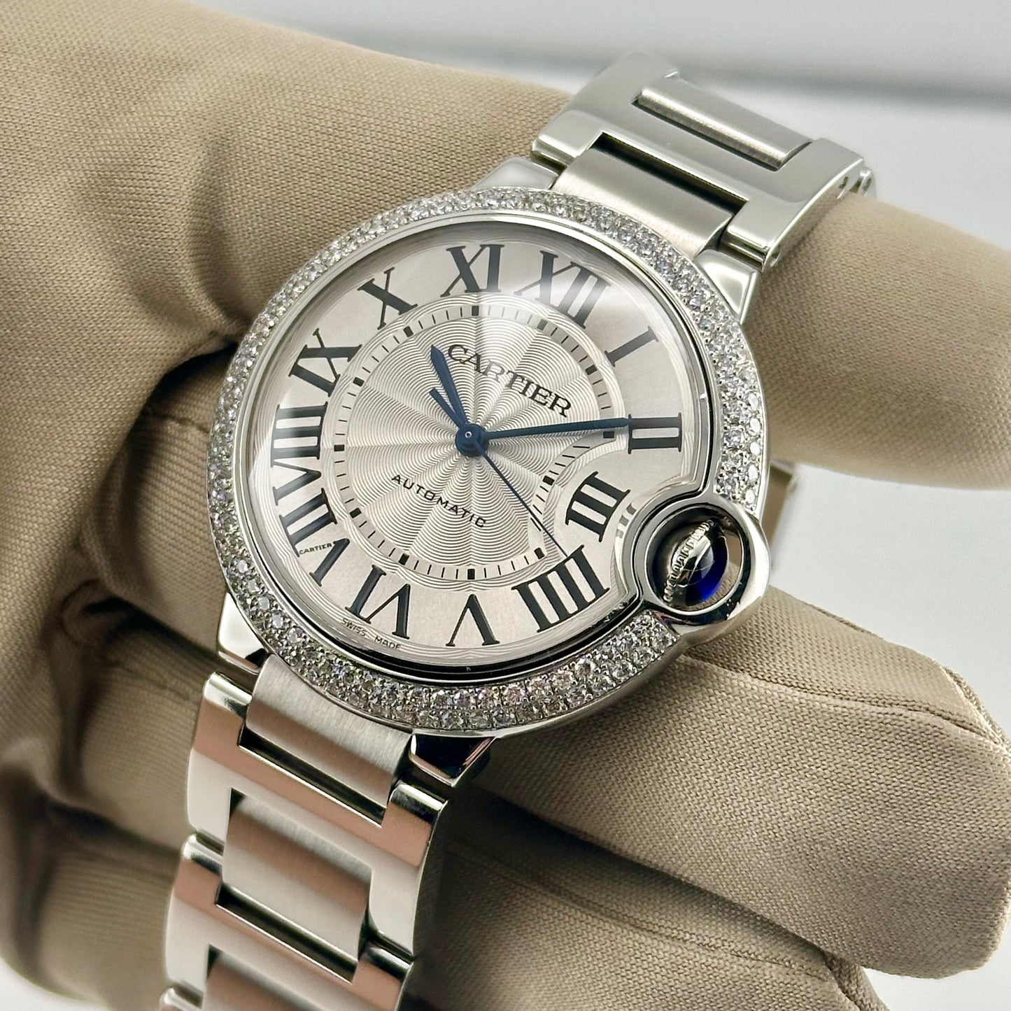 Ballon Bleu Guilloche Diamond Bezel Ref W692004 2010