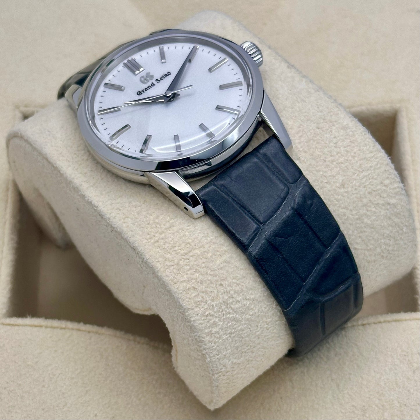 Elegance Collection White Ref SBGX347 2025