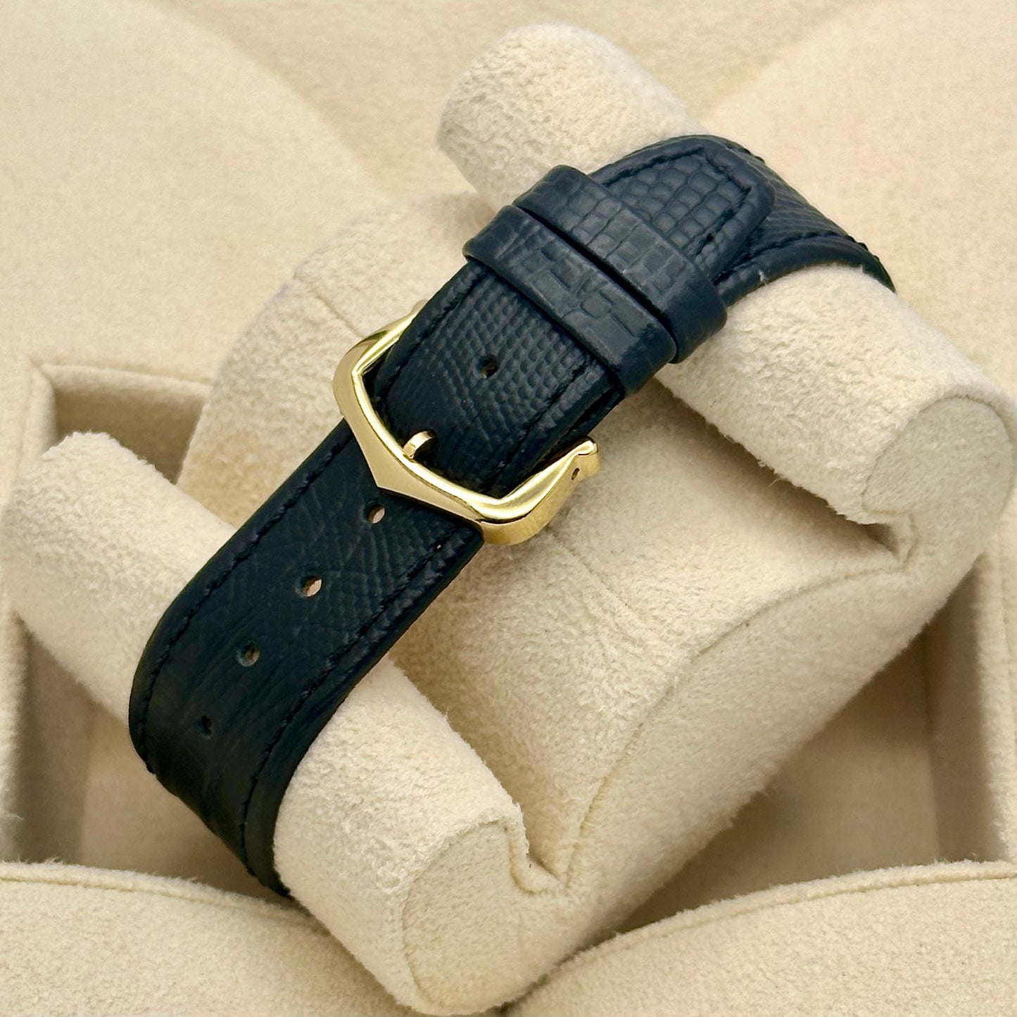 Tank Louis Cartier 18K Yellow Gold White Romans Ref 81052