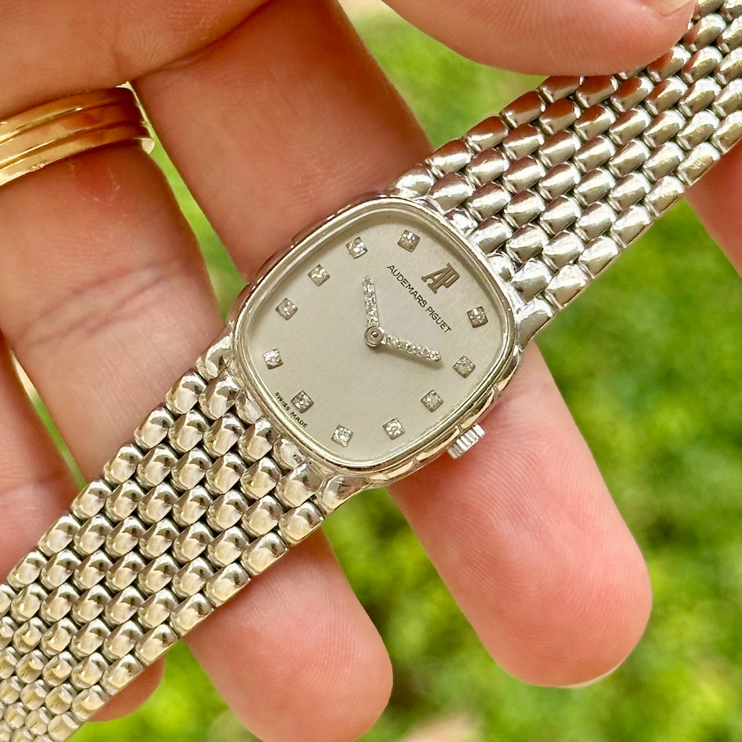 Ladies Cobra 18K White Gold Diamond Hands Manual Winding