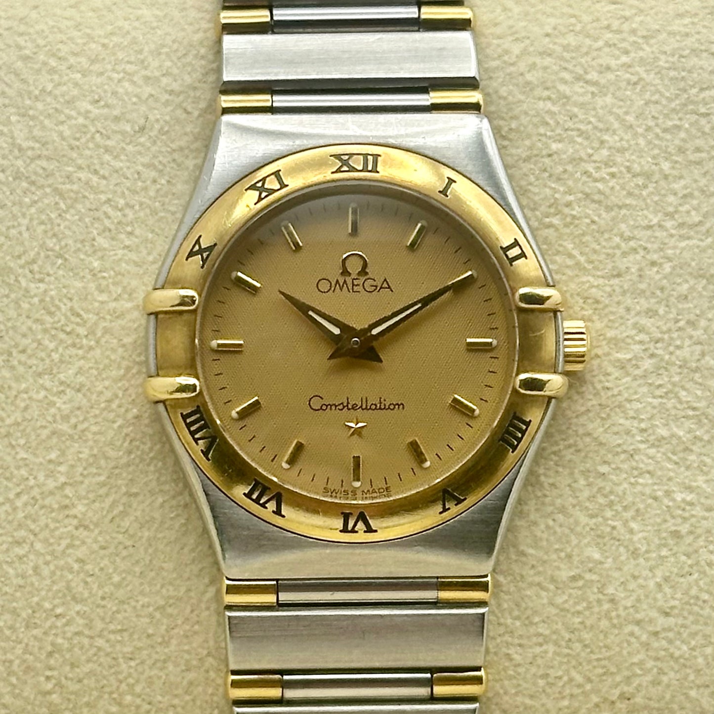 Constellation Ladies Two Tone Ref
1372.10.00 2000
