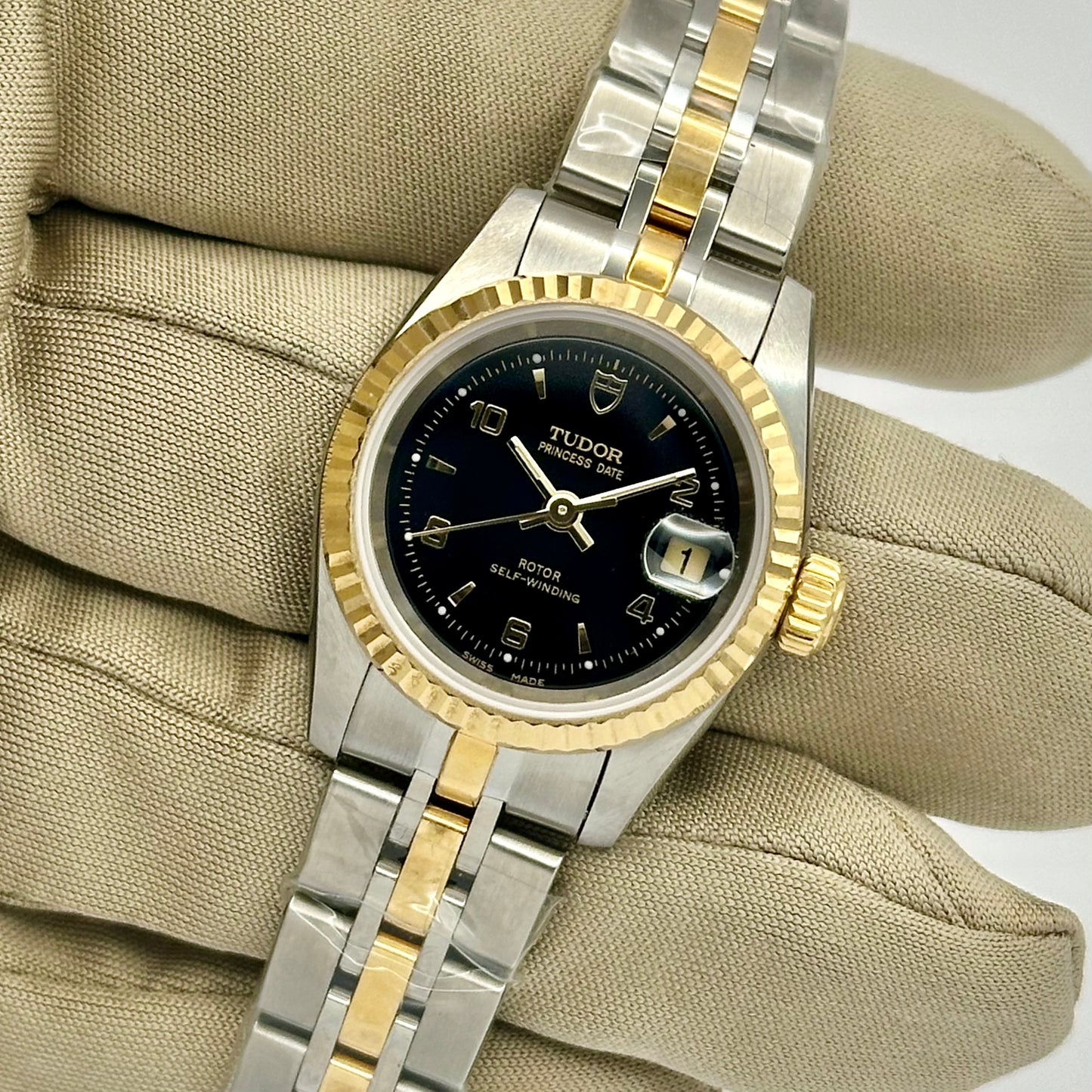 Princess Date 18K Yellow Gold Black Arabic Ref 92413 2025