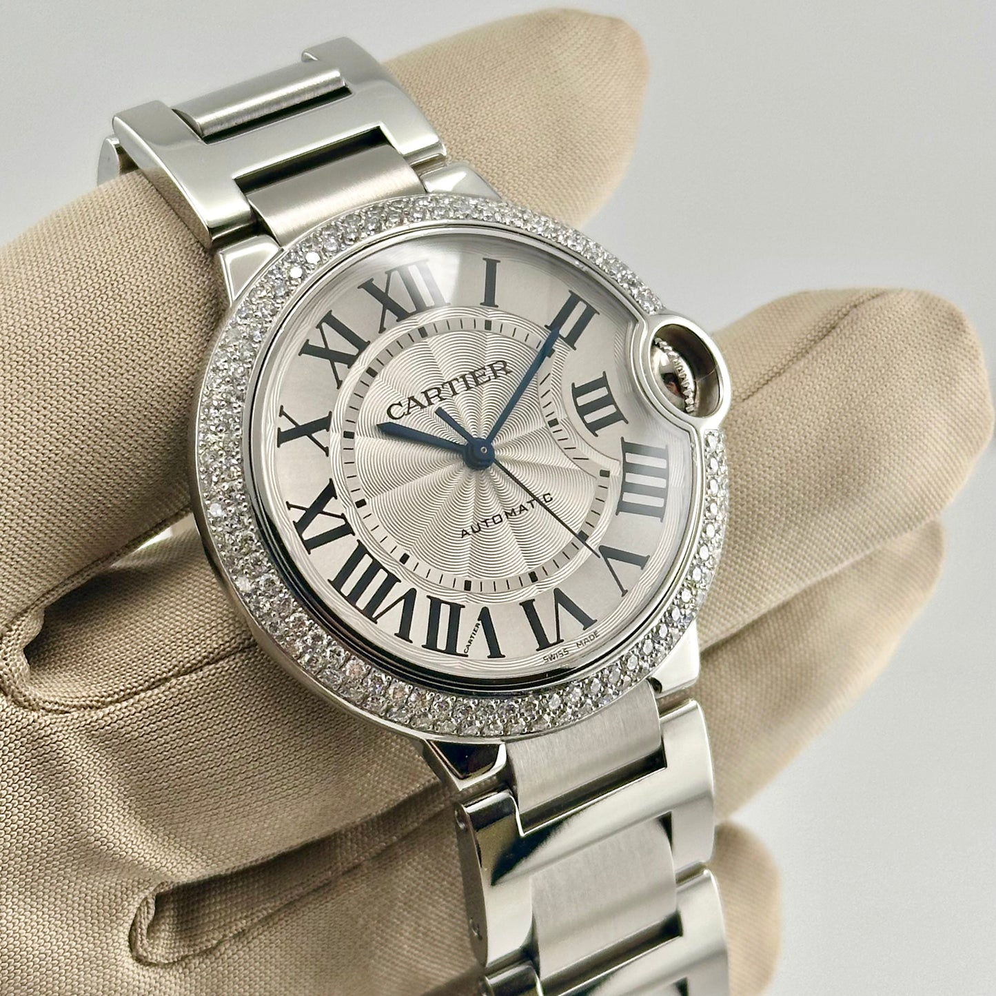 Ballon Bleu Guilloche Diamond Bezel Ref W692004 2010