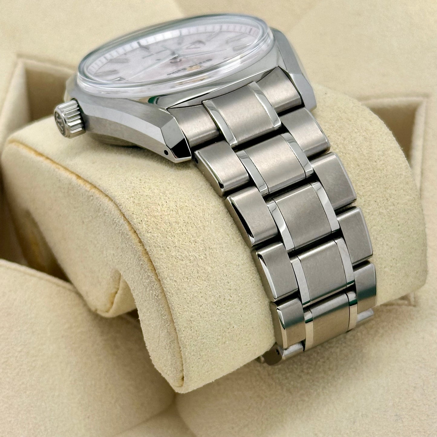 Heritage Spring Drive Shunbun Cherry Blossom Ref SBGA413G 2023