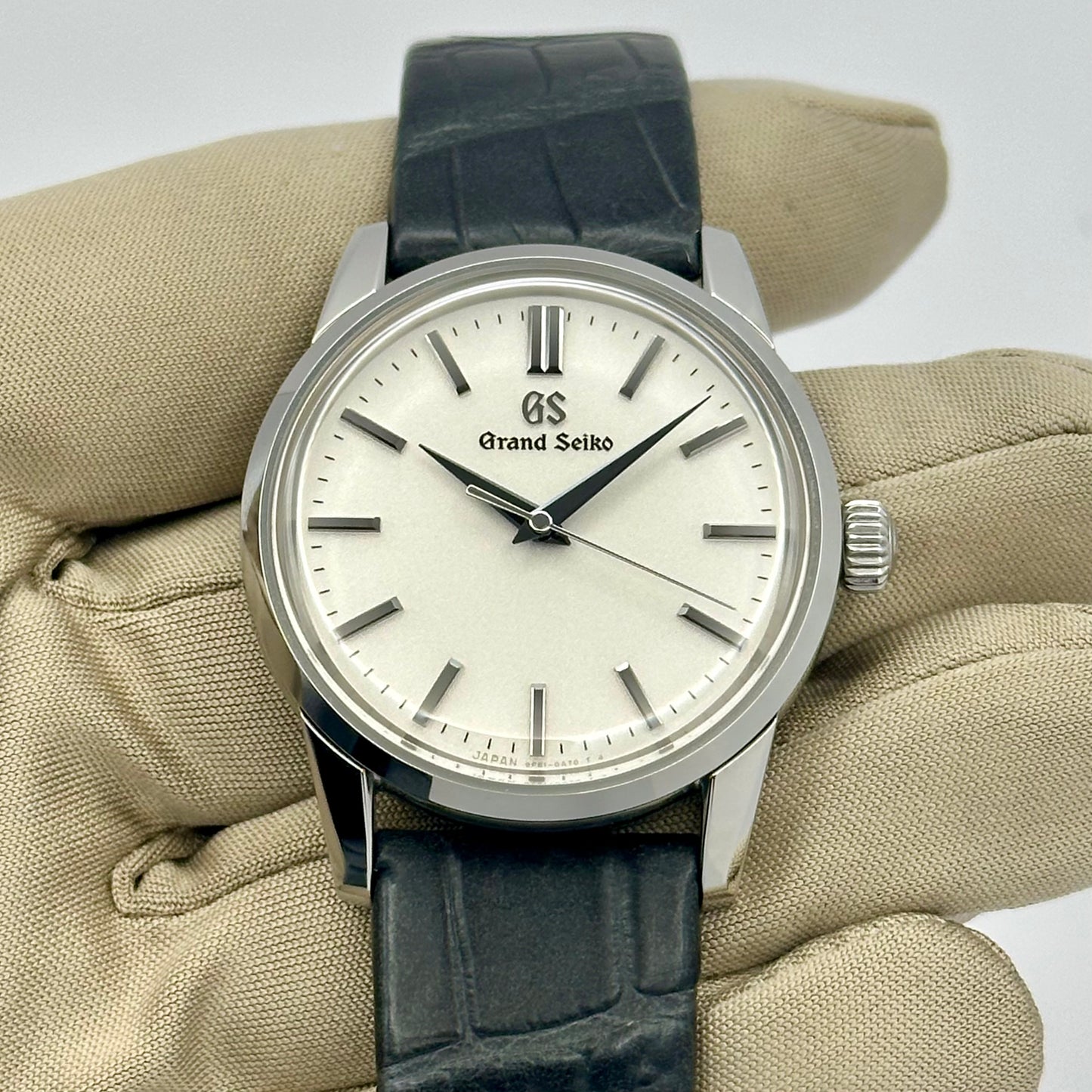 Elegance Collection White Ref SBGX347 2025