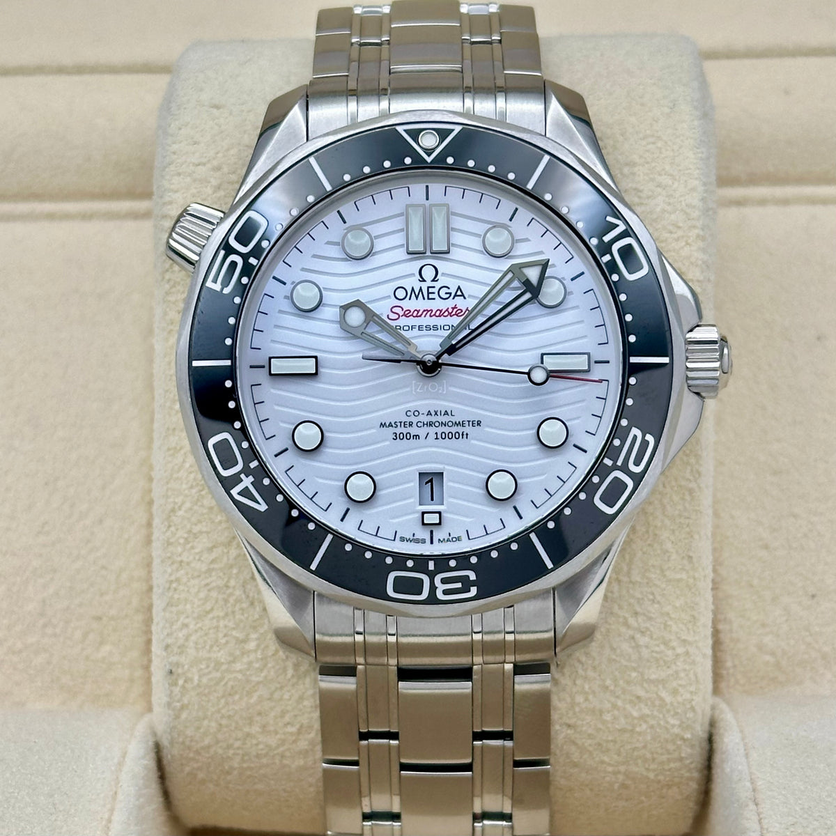 Seamaster 300 White Ceramic Ref 210.32.42.20.04.001 2025