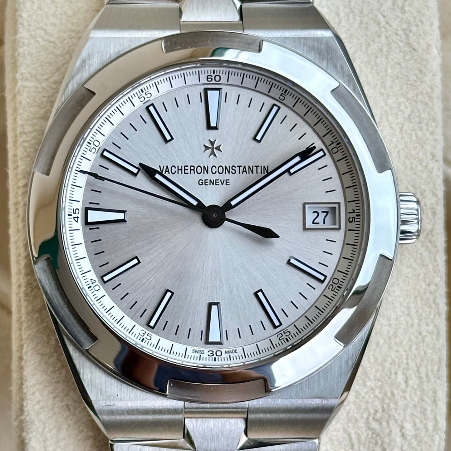 Overseas Silver Dial Ref 4500V 2022