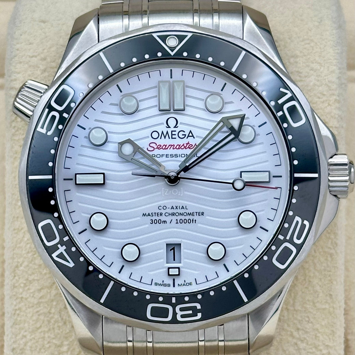 Seamaster 300 White Ceramic Ref 210.32.42.20.04.001 2025