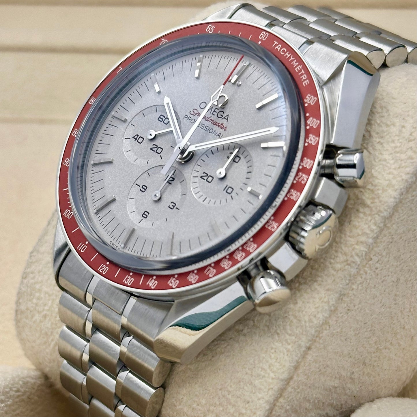 Speedmaster Professional Tokyo 2020 Olympics Rising Sun Ref 522.30.42.30.06.001 2021