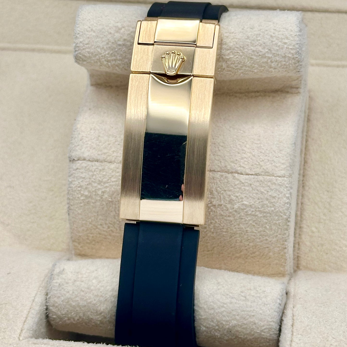 Yacht-Master 42 18K Yellow Gold Oysterflex Ref 226658 2023