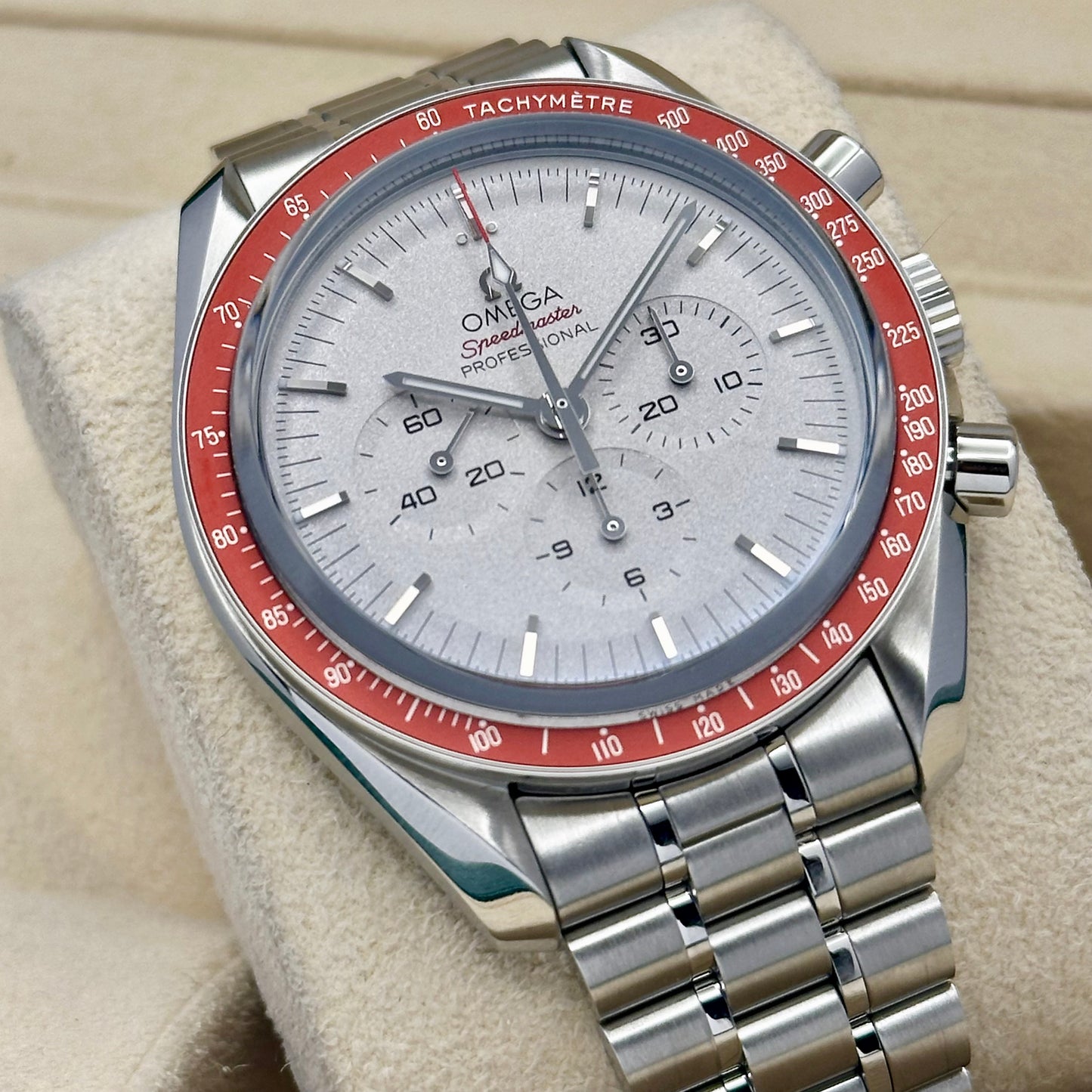Speedmaster Professional Tokyo 2020 Olympics Rising Sun Ref 522.30.42.30.06.001 2021