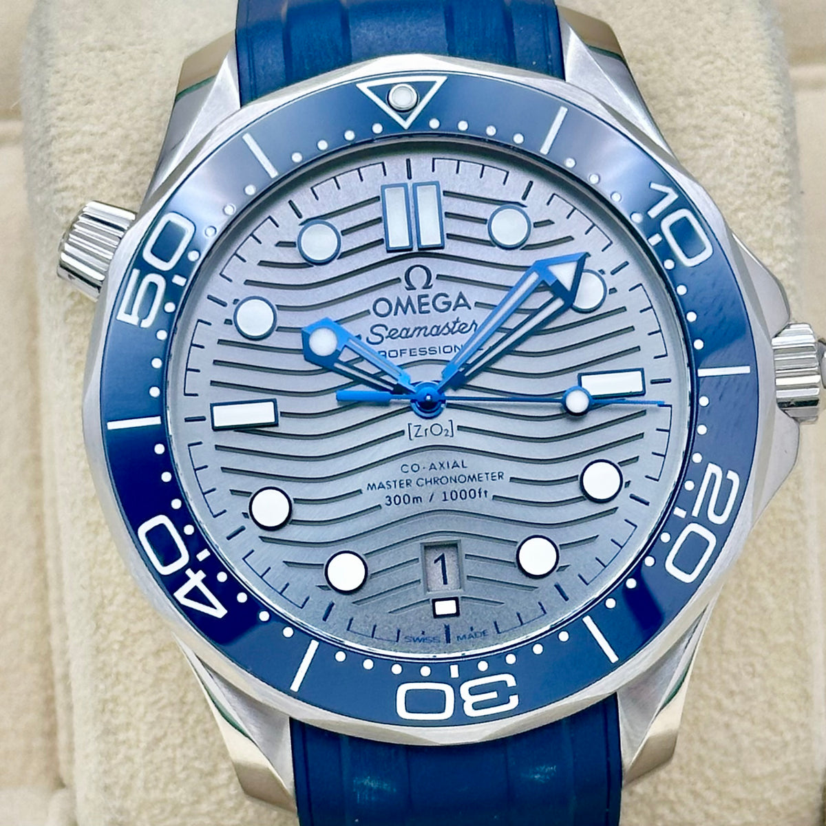 Seamaster 300 Grey Ceramic Ref 210.32.42.20.06.001 2023