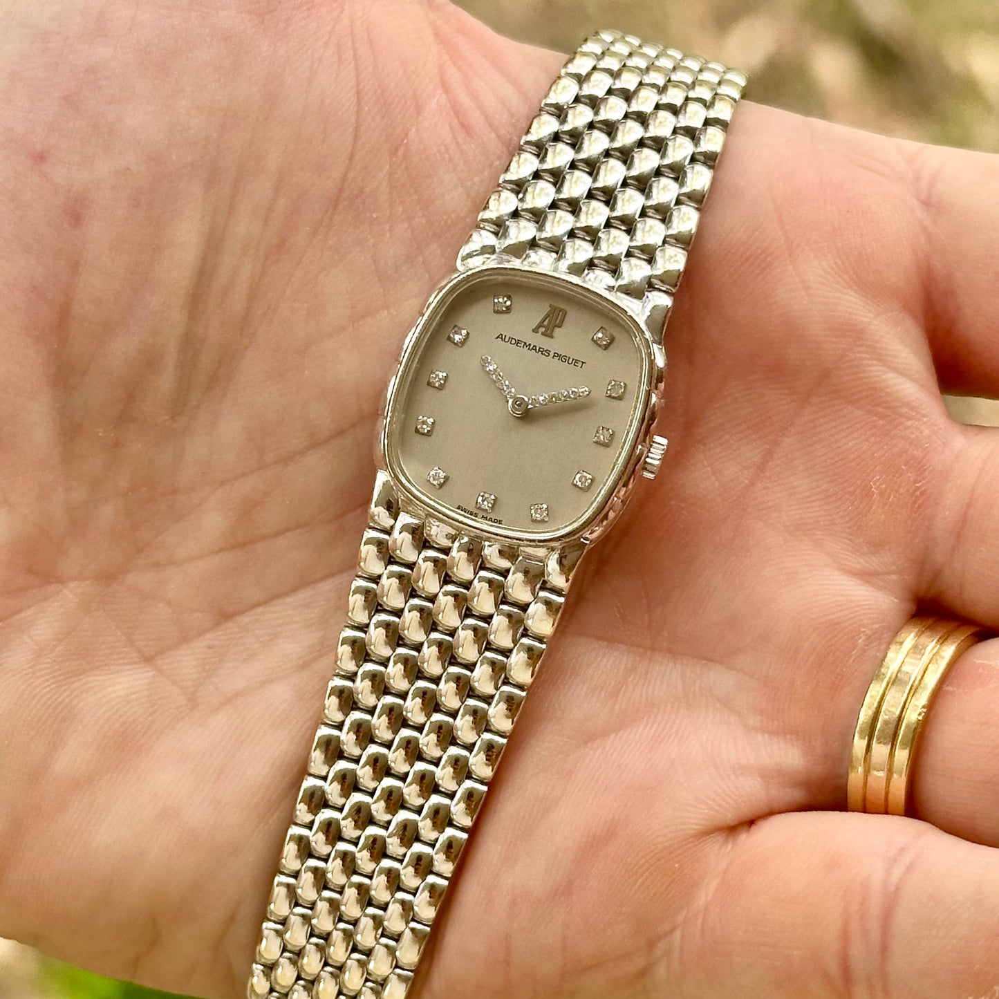 Ladies Cobra 18K White Gold Diamond Hands Manual Winding