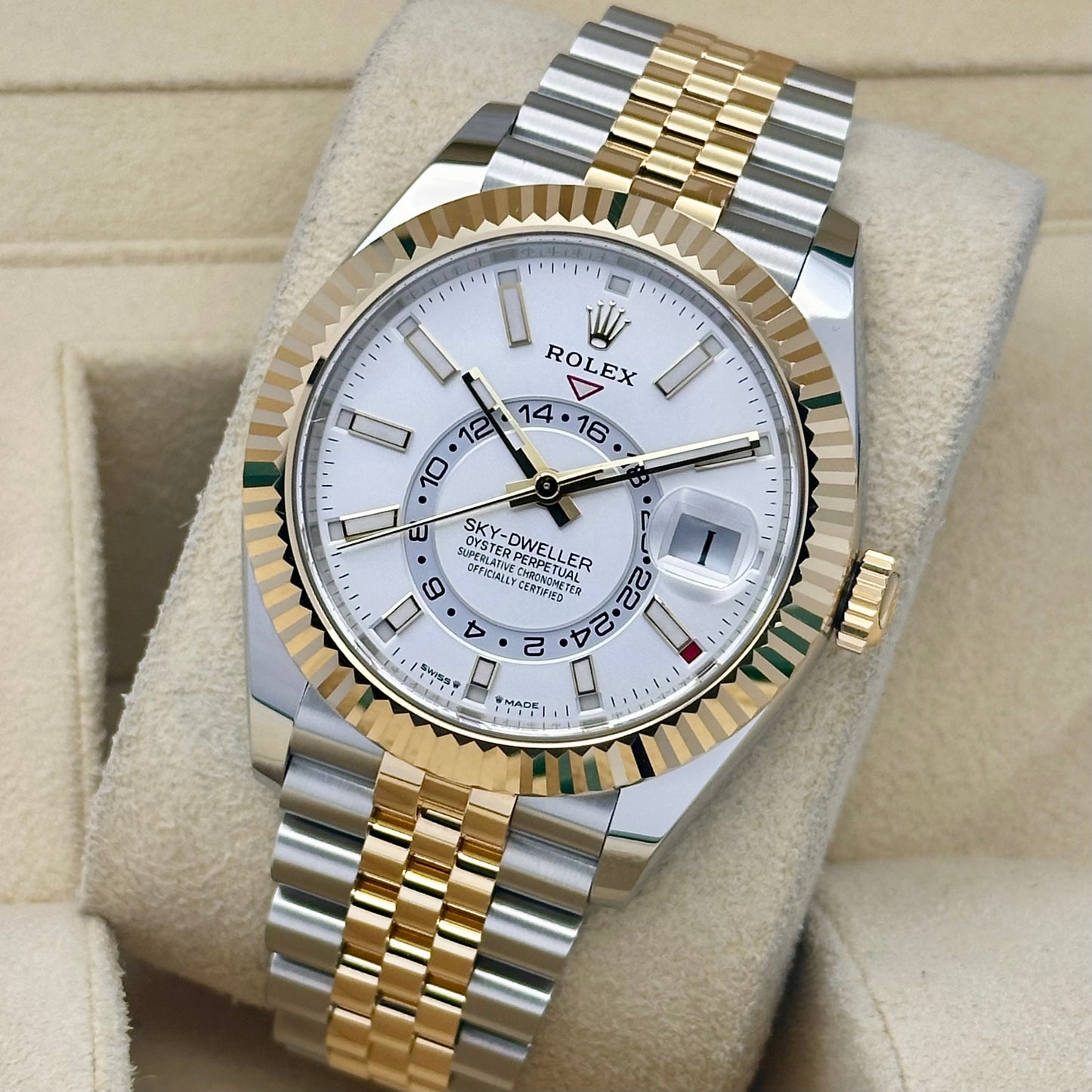 Sky-Dweller White 18K Yellow Gold Jubilee Ref 336933 2025