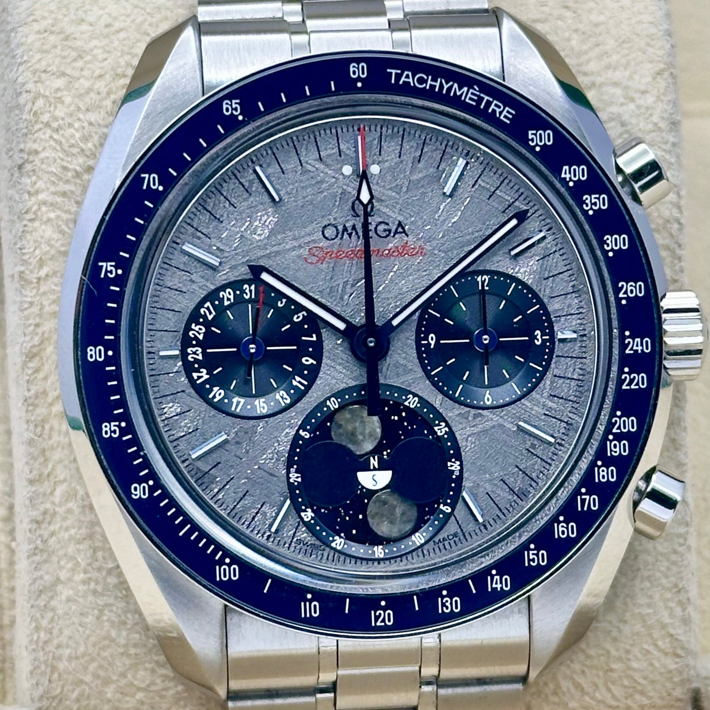 Speedmaster Moonphase Meteorite Ref 
304.30.43.52.06.001 2025