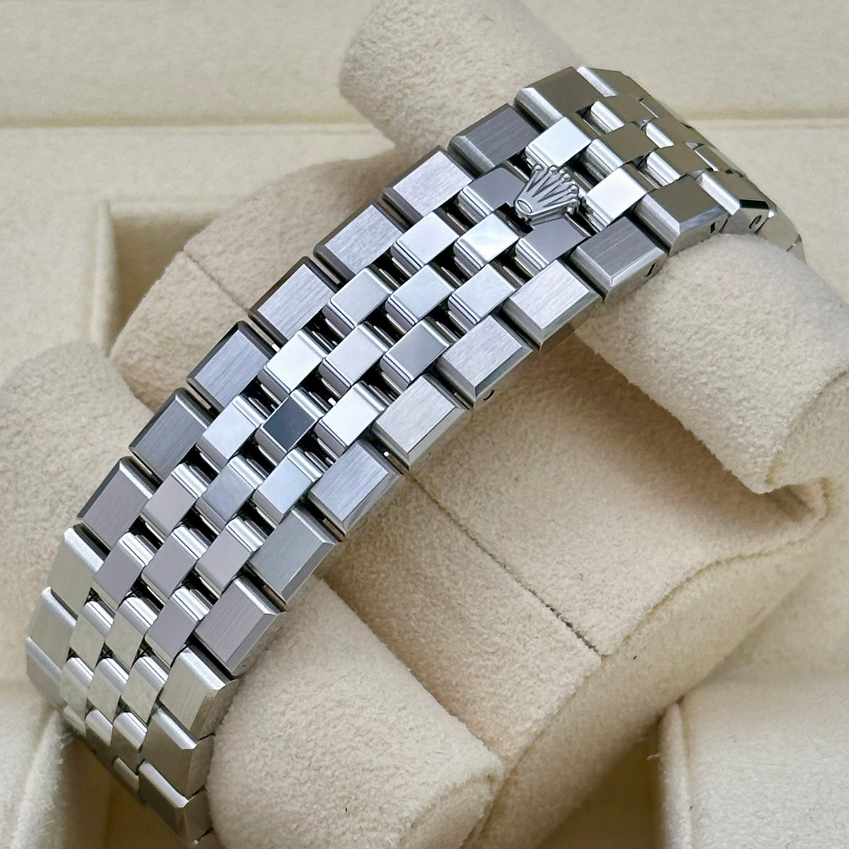Land-Dweller 40 18K White Gold Ref 127334 2026