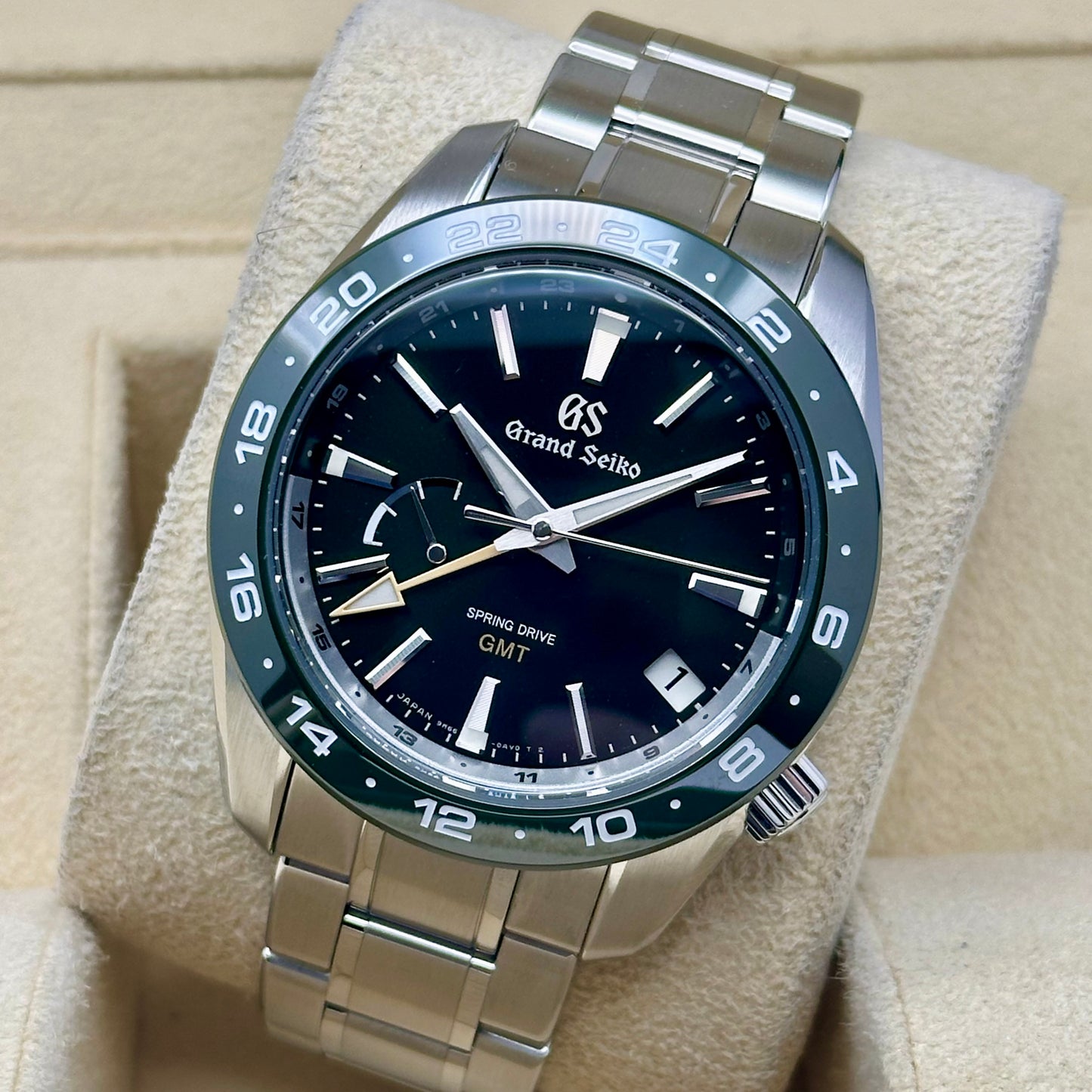 GMT Spring Drive Sunburst Green Ref SBGE257 2021