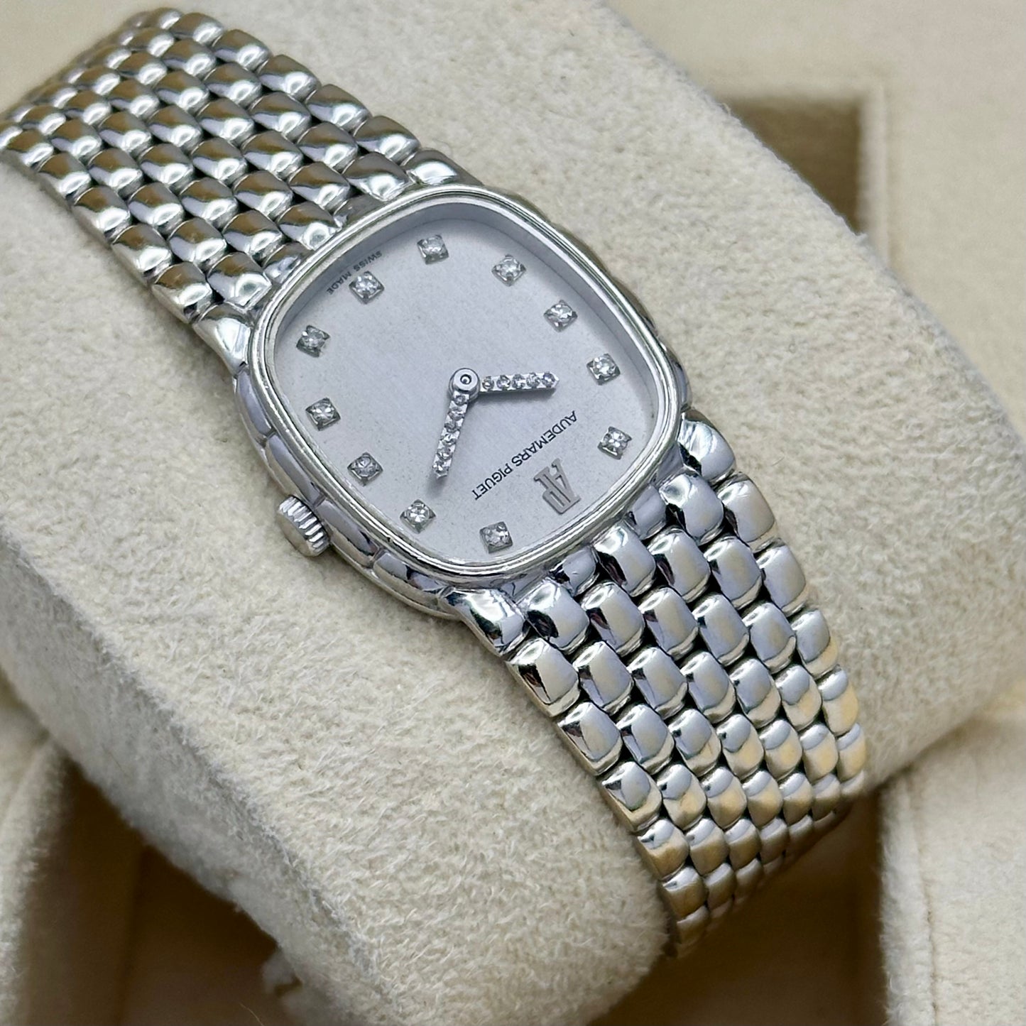 Ladies Cobra 18K White Gold Diamond Hands Manual Winding