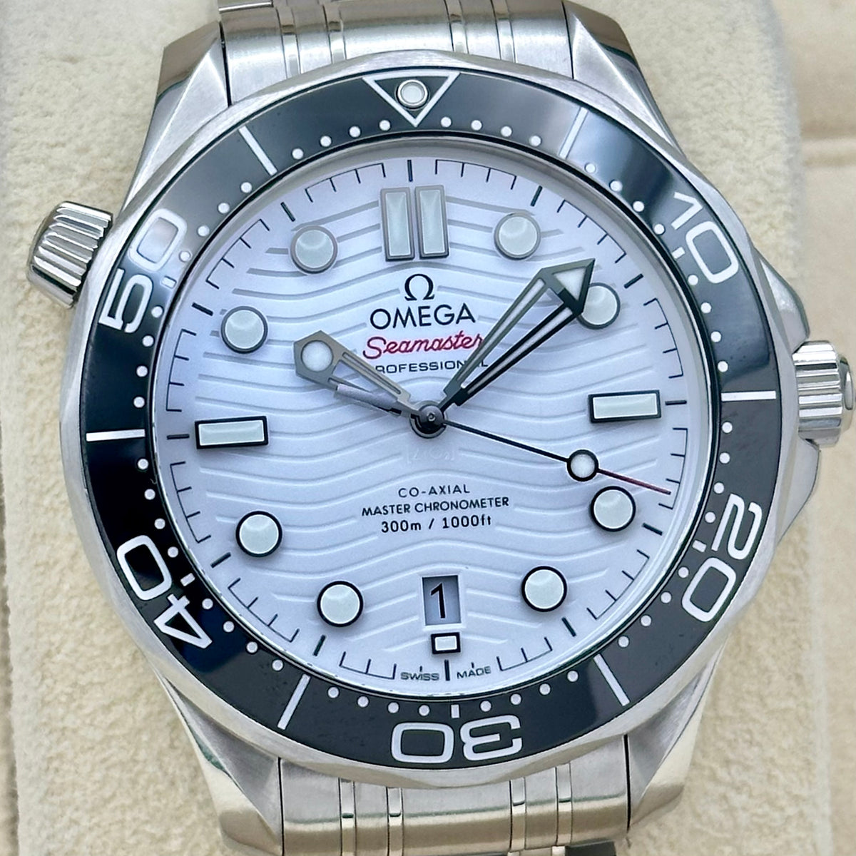 Seamaster 300 White Ceramic Ref 210.32.42.20.04.001 2025