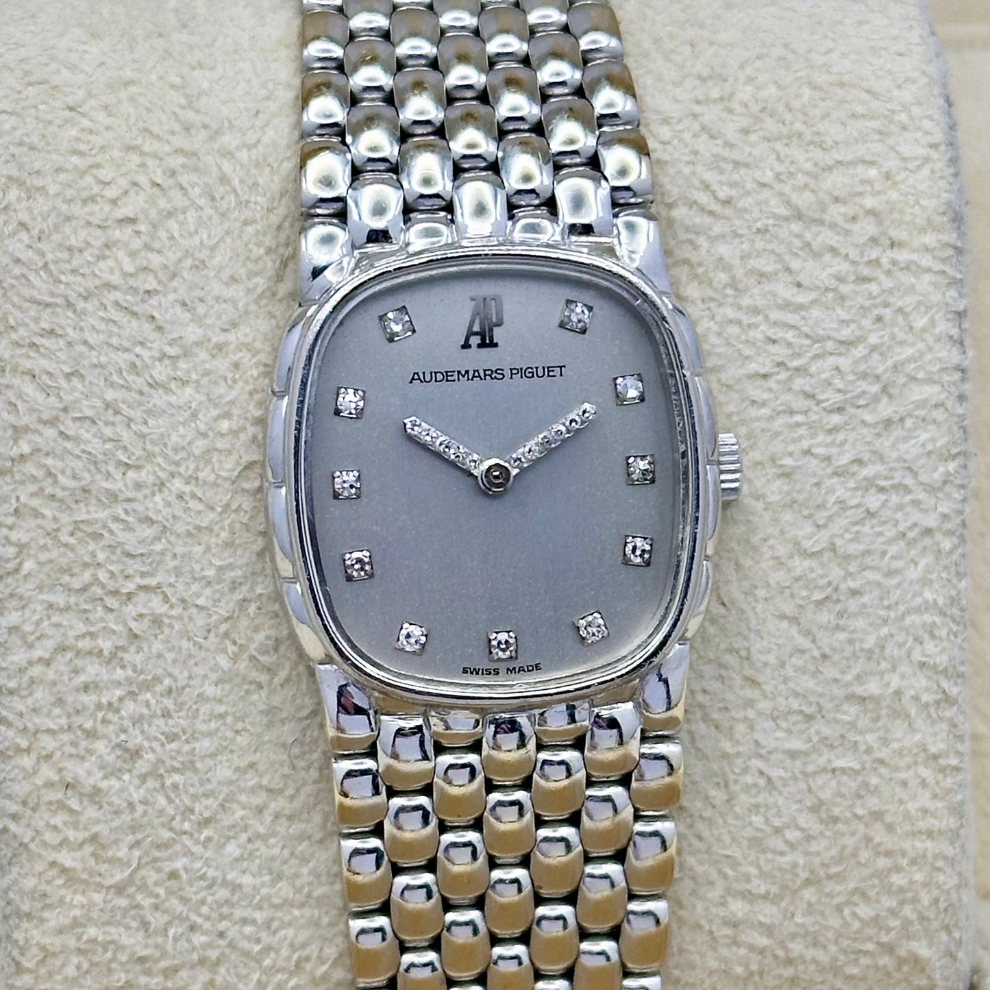 Ladies Cobra 18K White Gold Diamond Hands Manual Winding