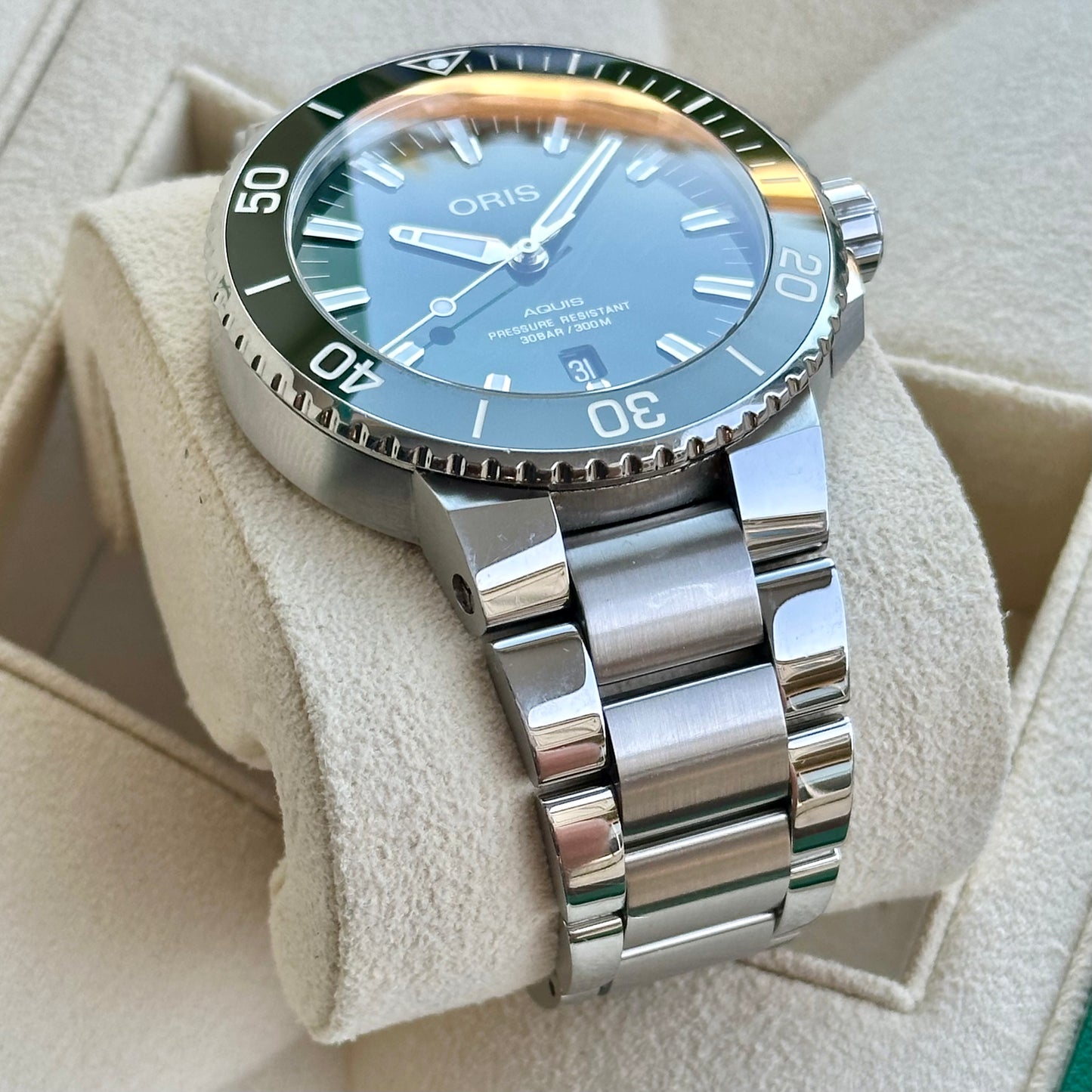 Aquis Sunburst Green Dial 2019