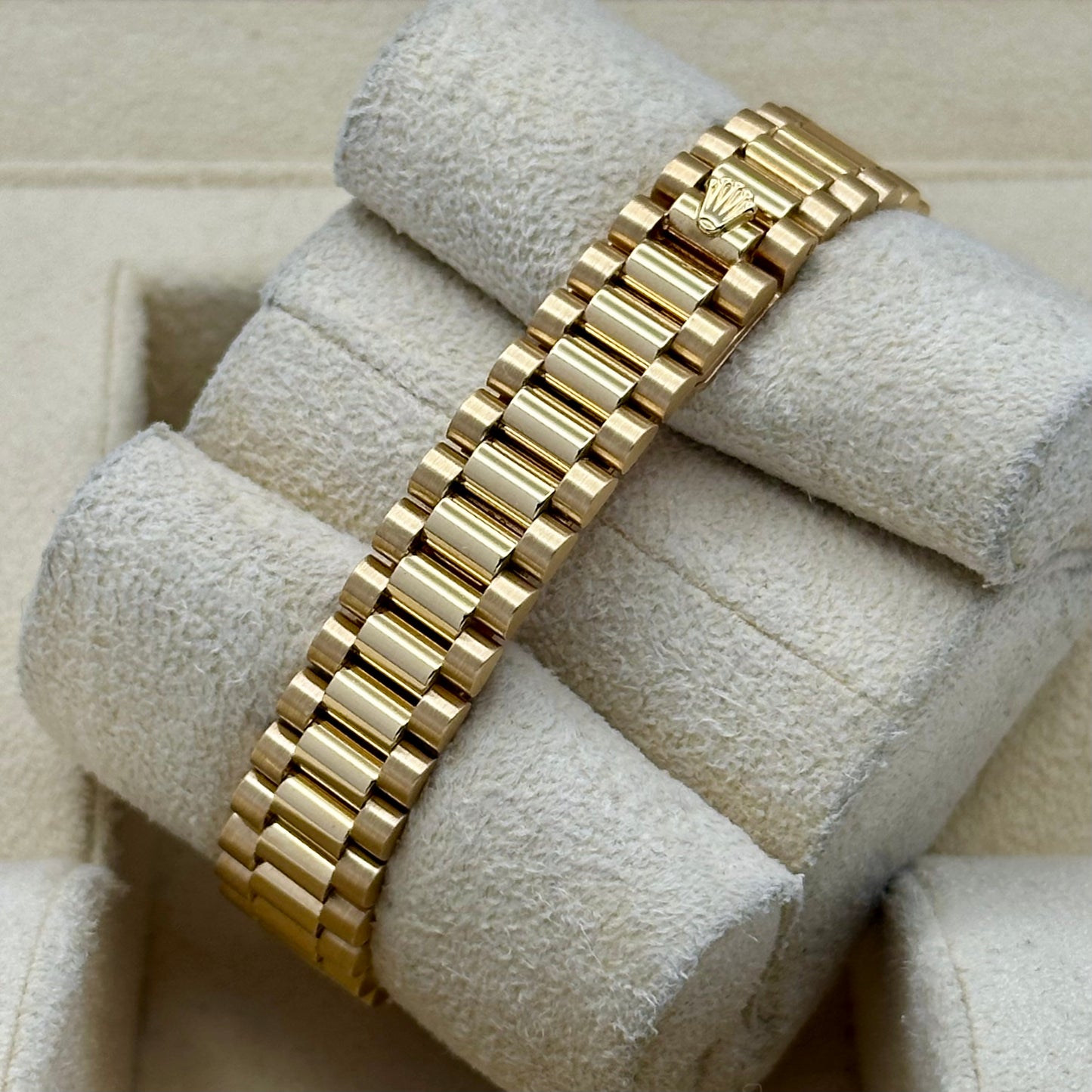(ON HOLD) Lady-Datejust 26 White Diamond 18K Yellow Gold President Ref 69178