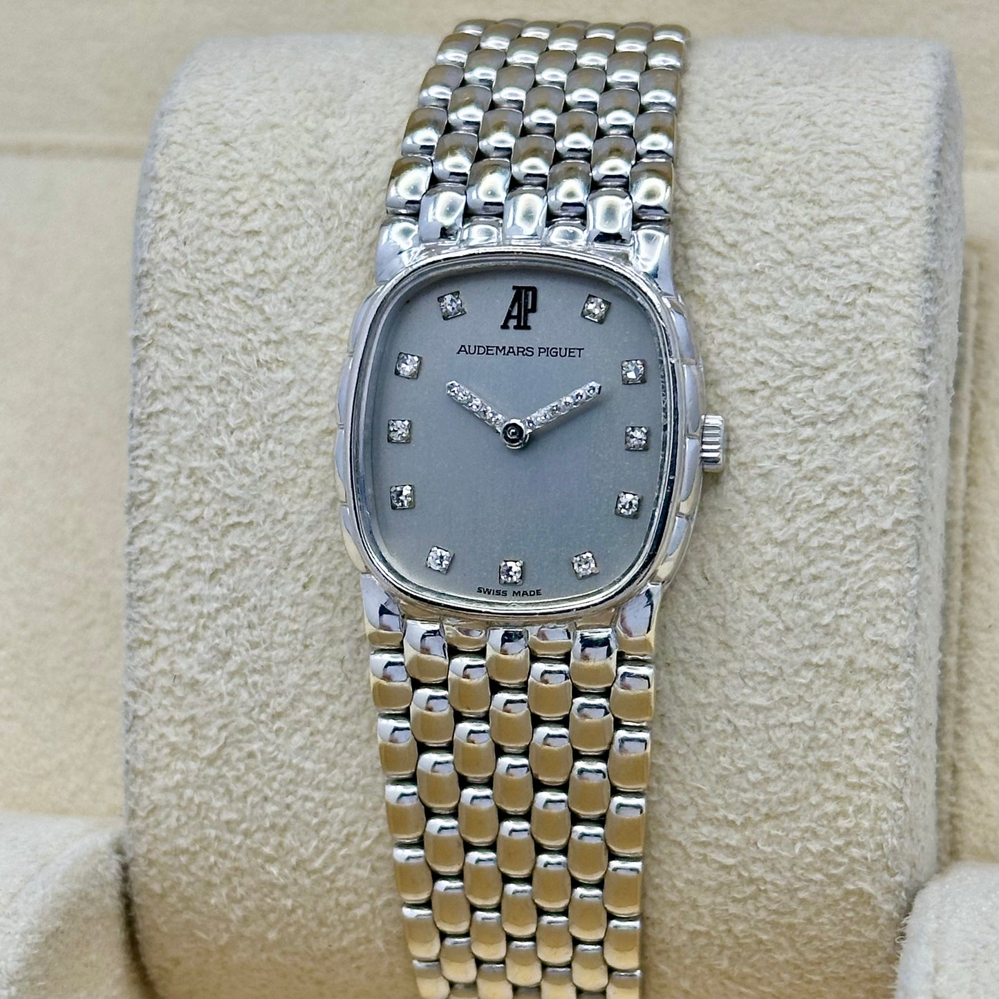 Ladies Cobra 18K White Gold Diamond Hands Manual Winding