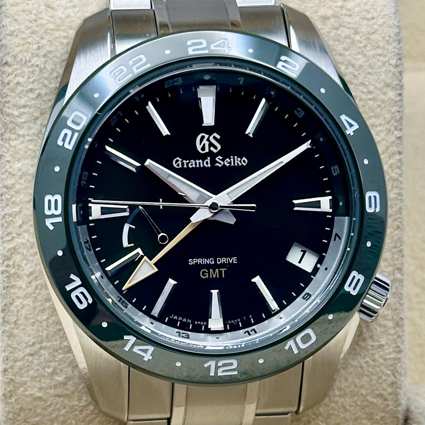 GMT Spring Drive Sunburst Green Ref SBGE257 2021