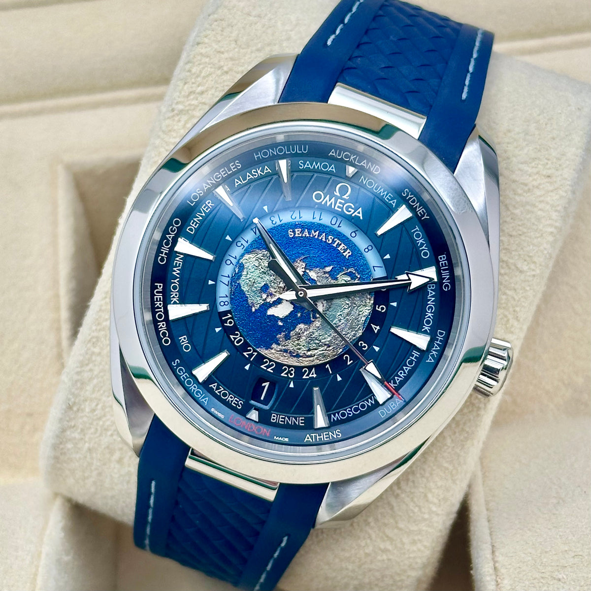 Aqua Terra 150M World Timer Ref 
220.12.43.22.03.001 2024