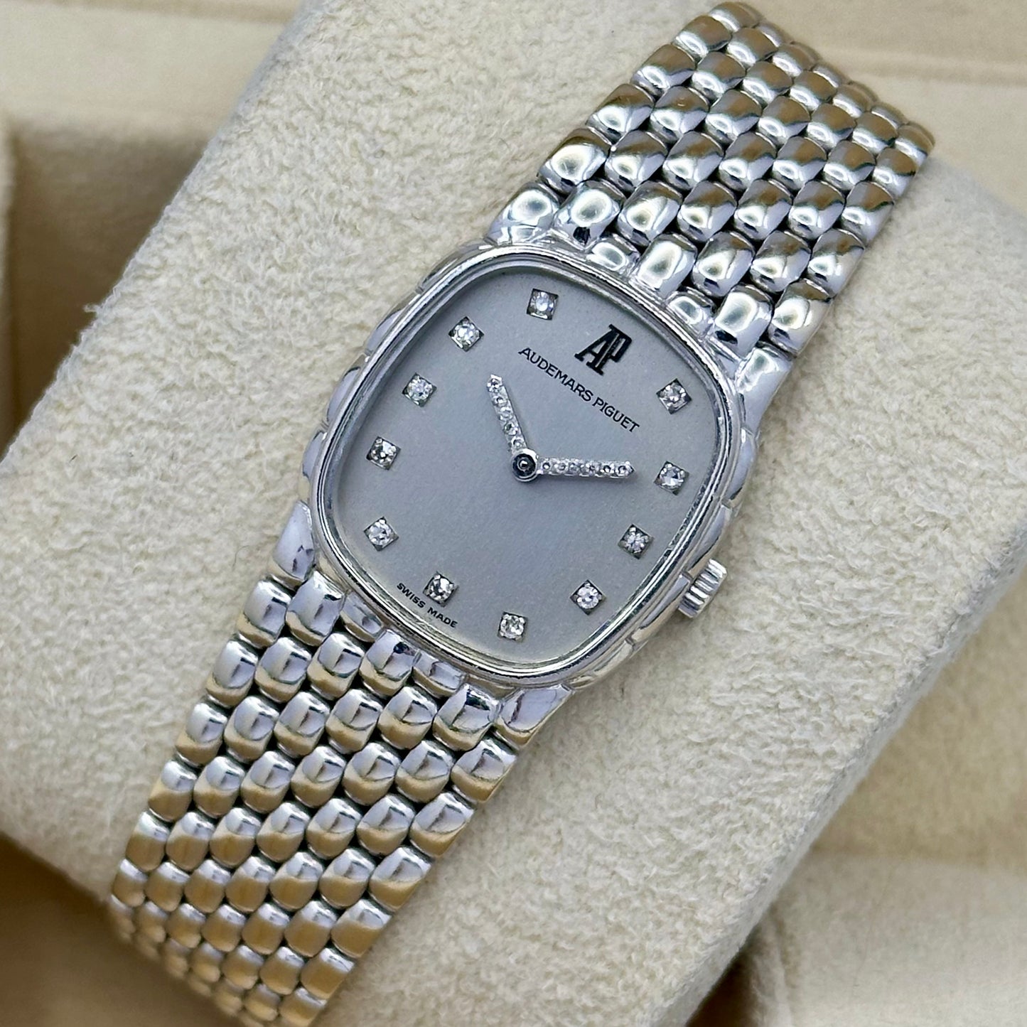 Ladies Cobra 18K White Gold Diamond Hands Manual Winding