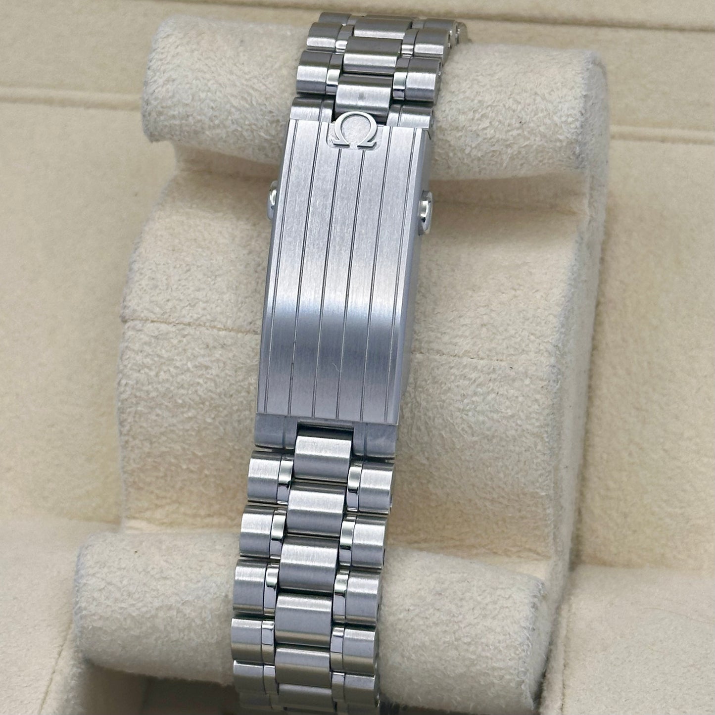 Speedmaster Anniversary Series Silver Snoopy Ref  310.32.42.50.02.001 2024