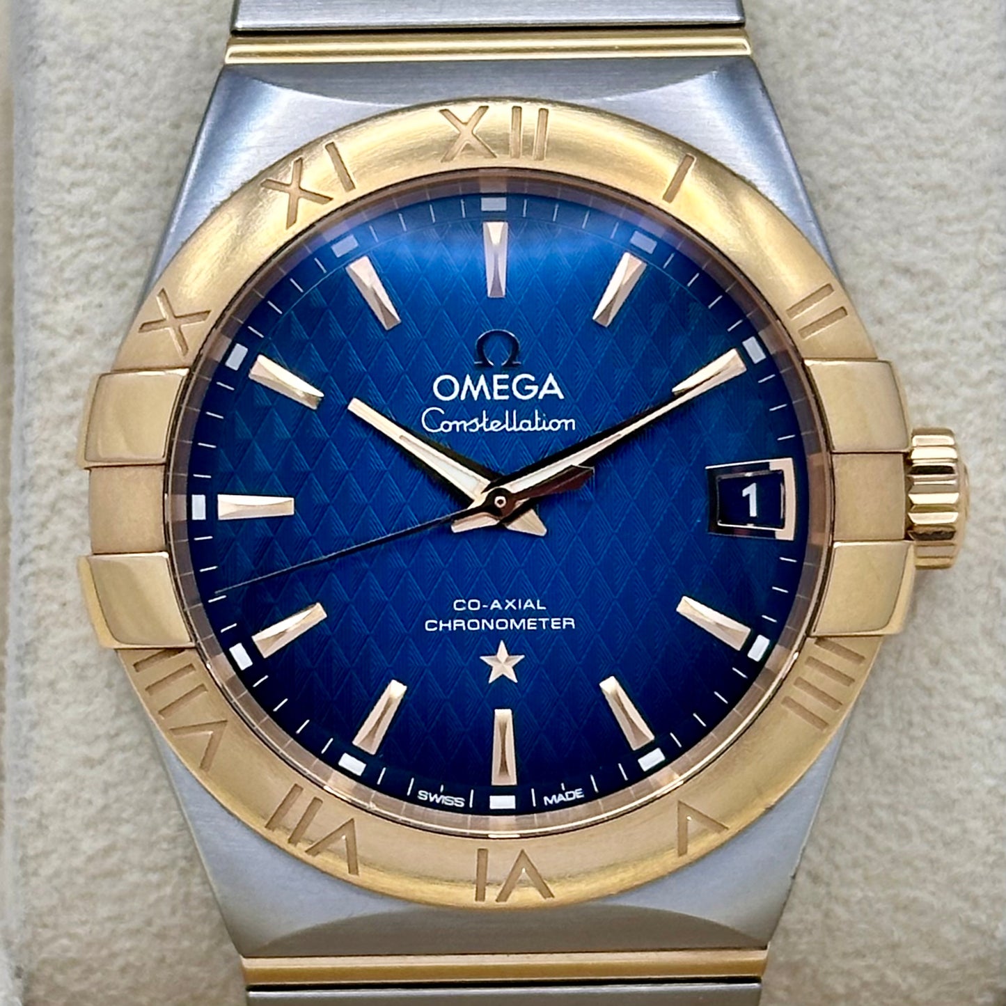 Constellation 18K Rose Gold Blue Ref 123.20.38.21.03.001