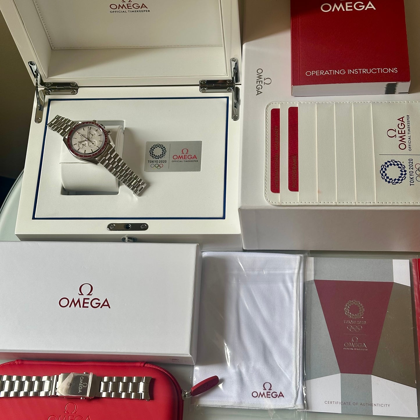 Speedmaster Professional Tokyo 2020 Olympics Rising Sun Ref 522.30.42.30.06.001 2021