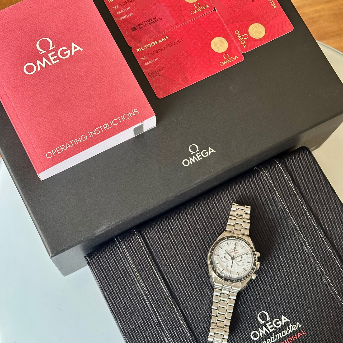 Speedmaster Professional Moonwatch Sapphire White Ref  310.30.42.50.04.001 2025