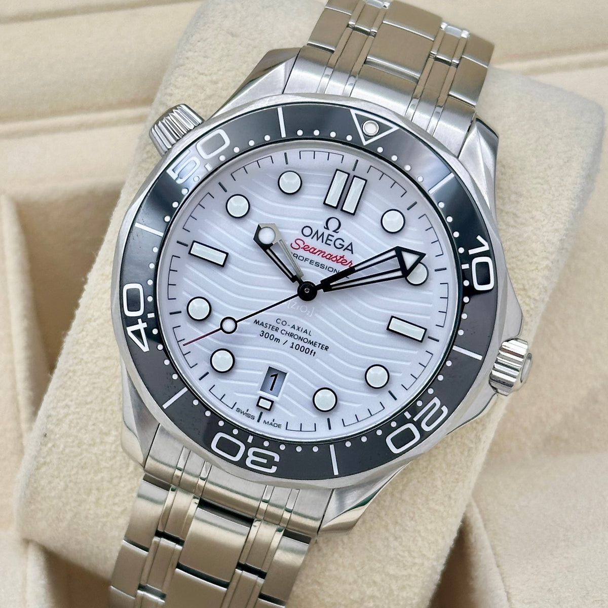 Seamaster 300 White Ceramic Ref 210.32.42.20.04.001 2025