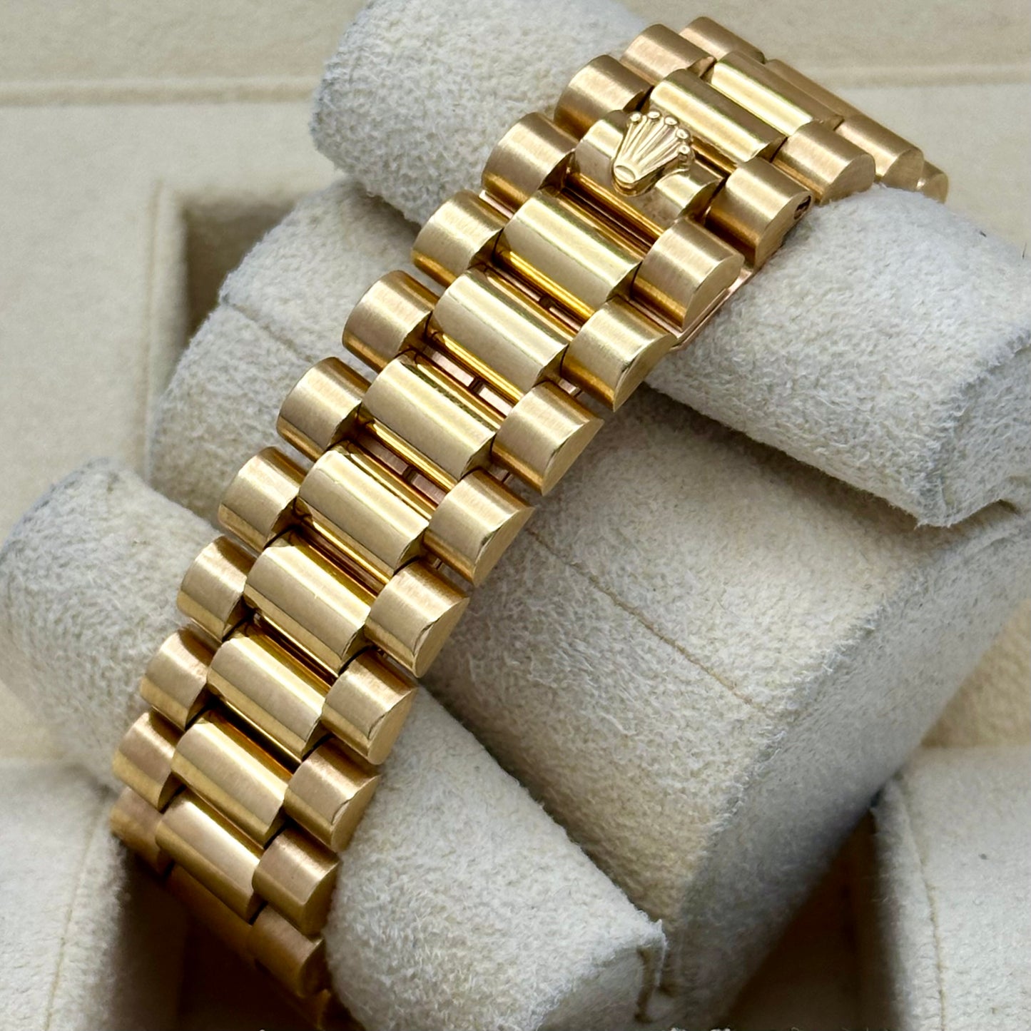 Day-Date 36 Pyramid Romans 18K Yellow Gold Ref 18238