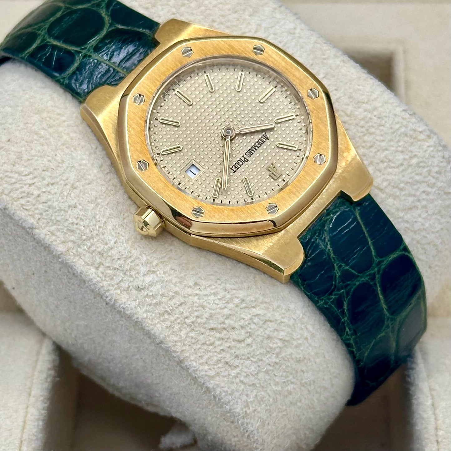 Royal Oak 28MM 18K Yellow Gold Champagne Ref 66800 2002