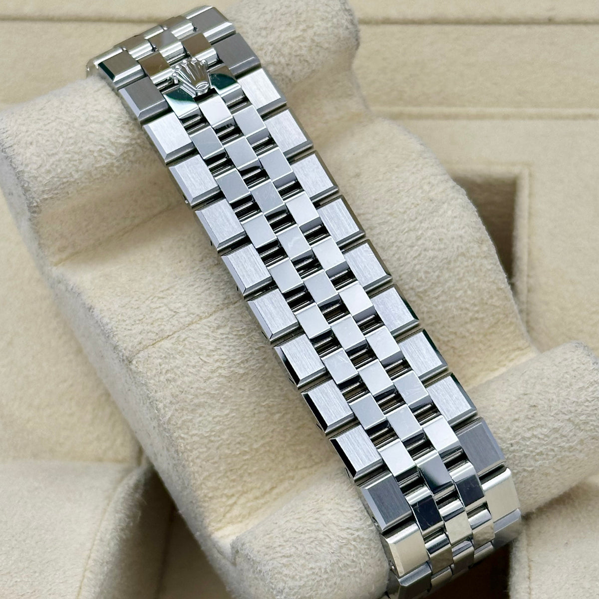 Land-Dweller 36 18K White Gold Ref 127234 2026