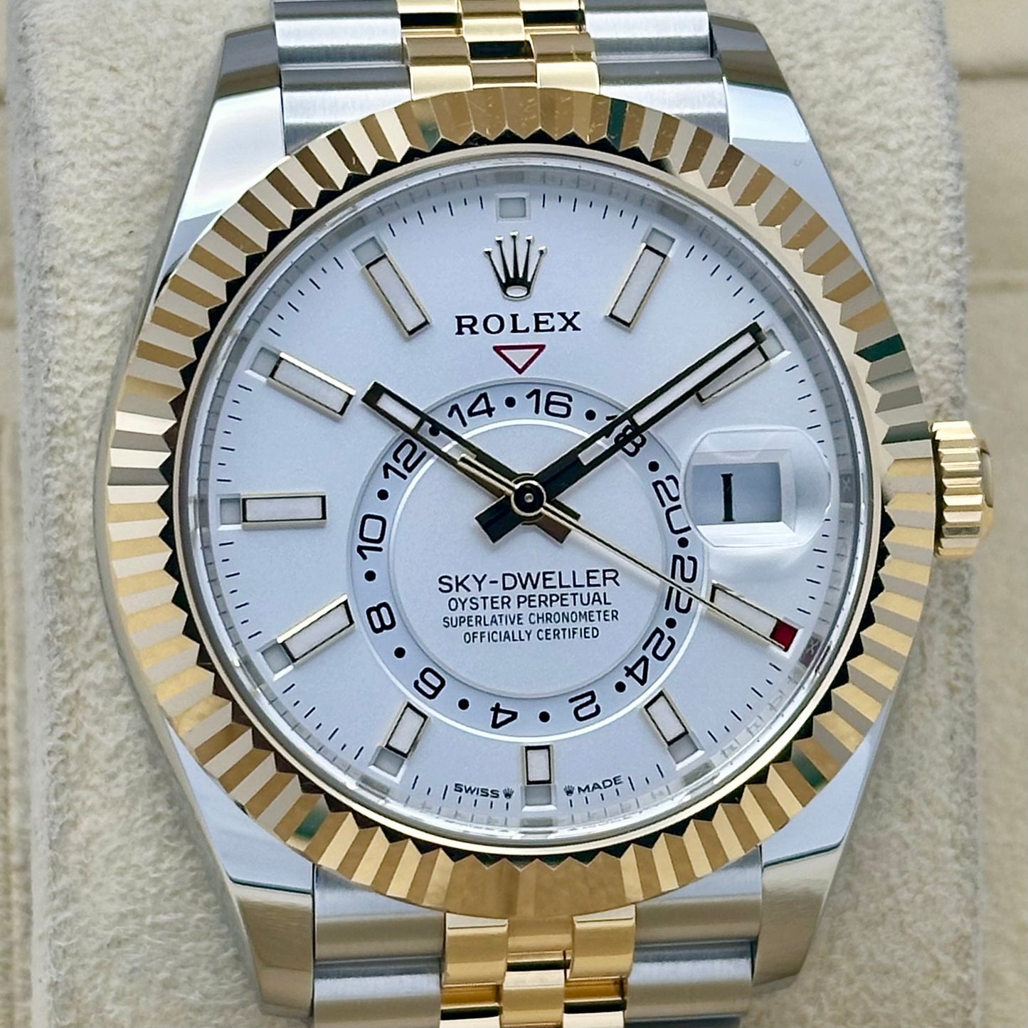 Sky-Dweller White 18K Yellow Gold Jubilee Ref 336933 2025