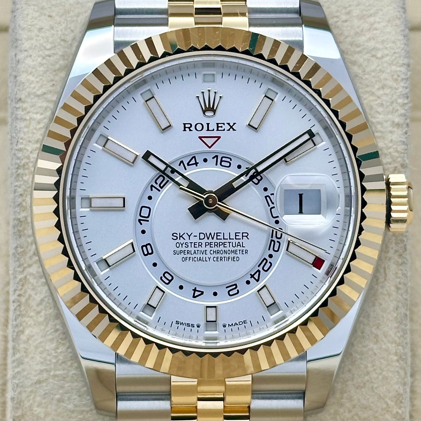 Sky-Dweller White 18K Yellow Gold Jubilee Ref 336933 2025