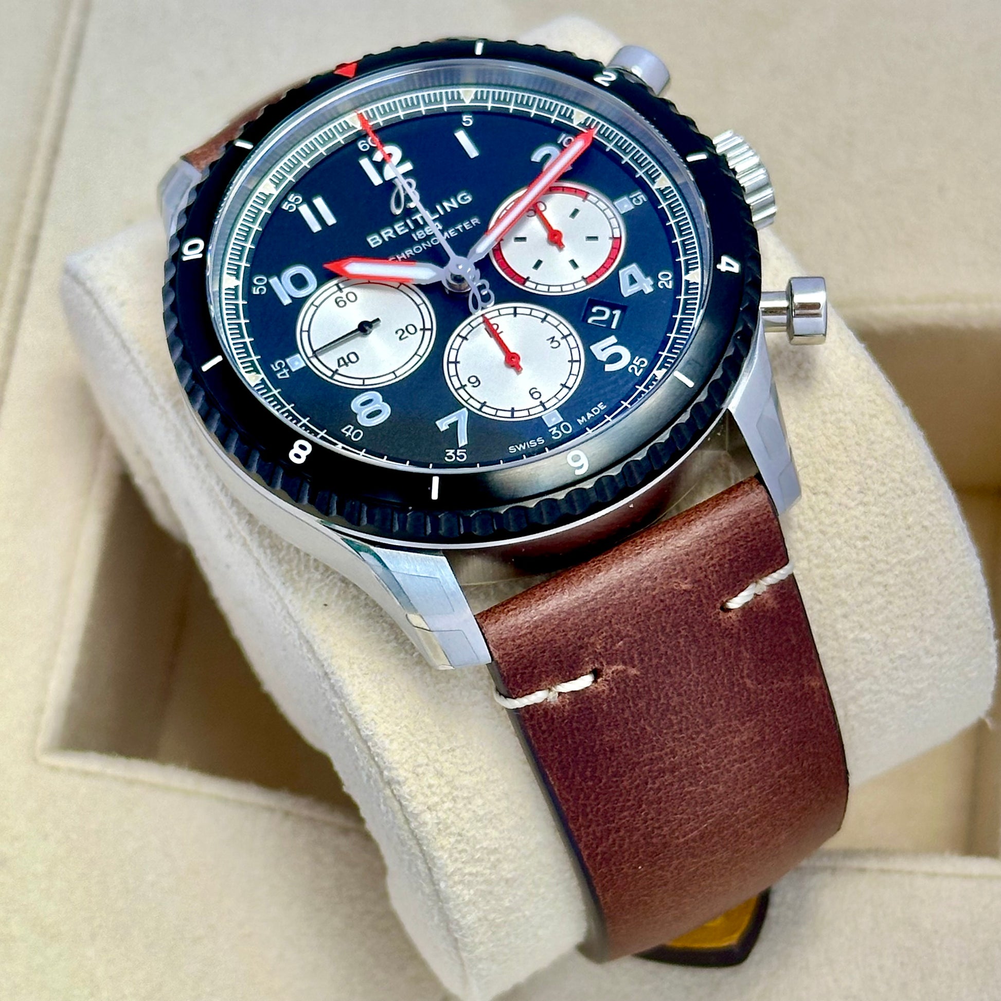 Aviator B01 Chronograph 43 Mosquito Ref AB01194A1B1X2 2019