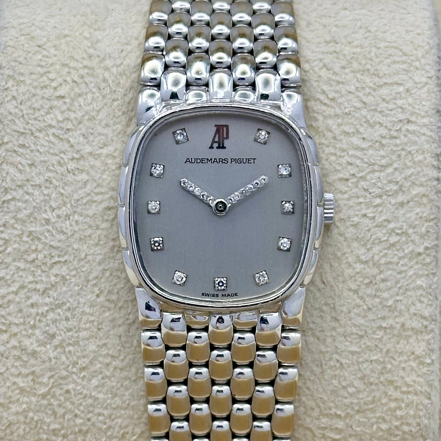 Ladies Cobra 18K White Gold Diamond Hands Manual Winding