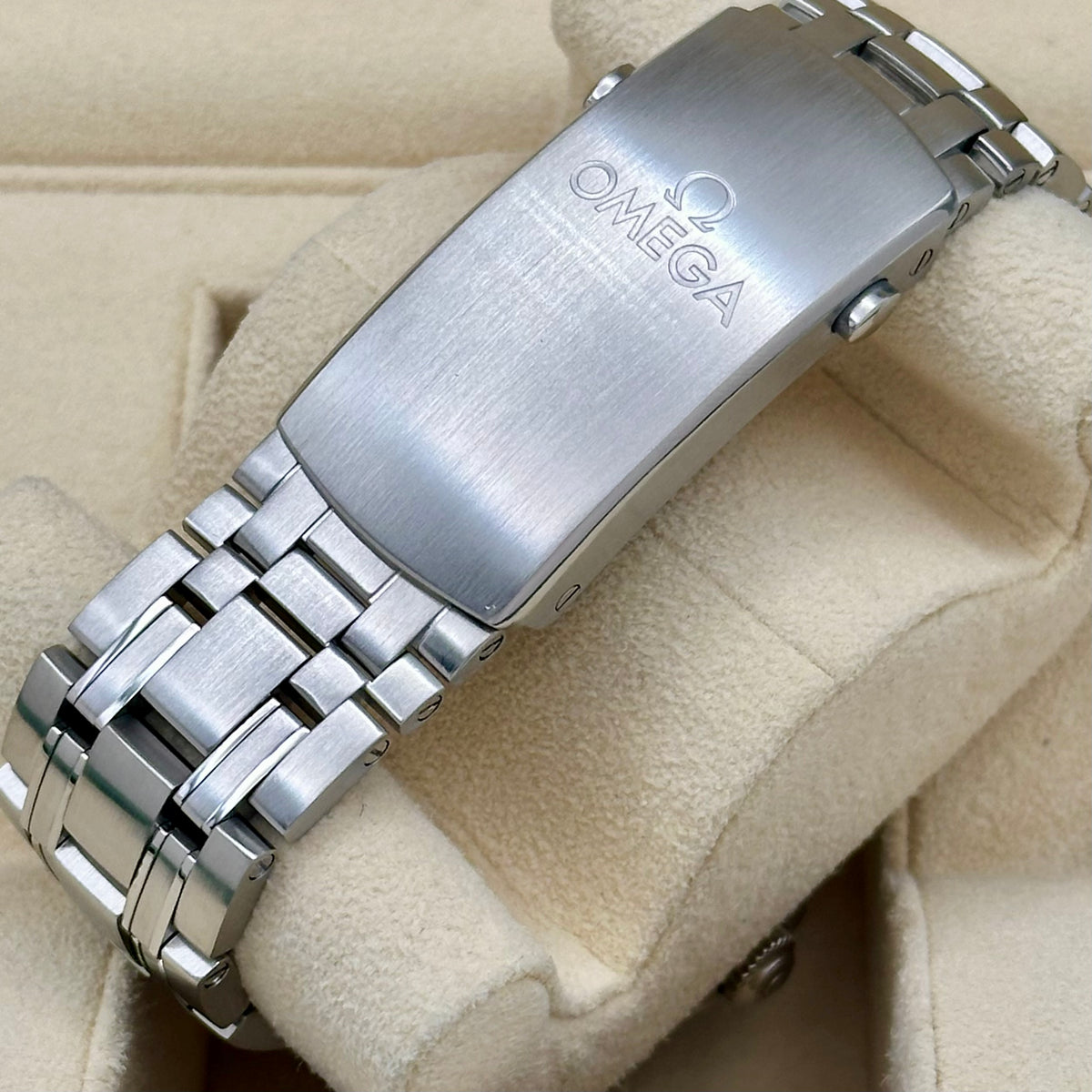 Seamaster 300 White Ceramic Ref 210.32.42.20.04.001 2025